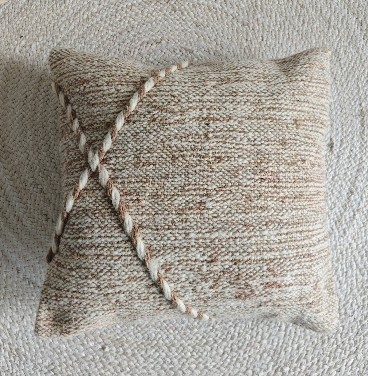 Pouf & Kissenhülle aus Marokko, Beige Creme, Boho Kissen und Bodenkissen, Handmade - CocosyBerlin