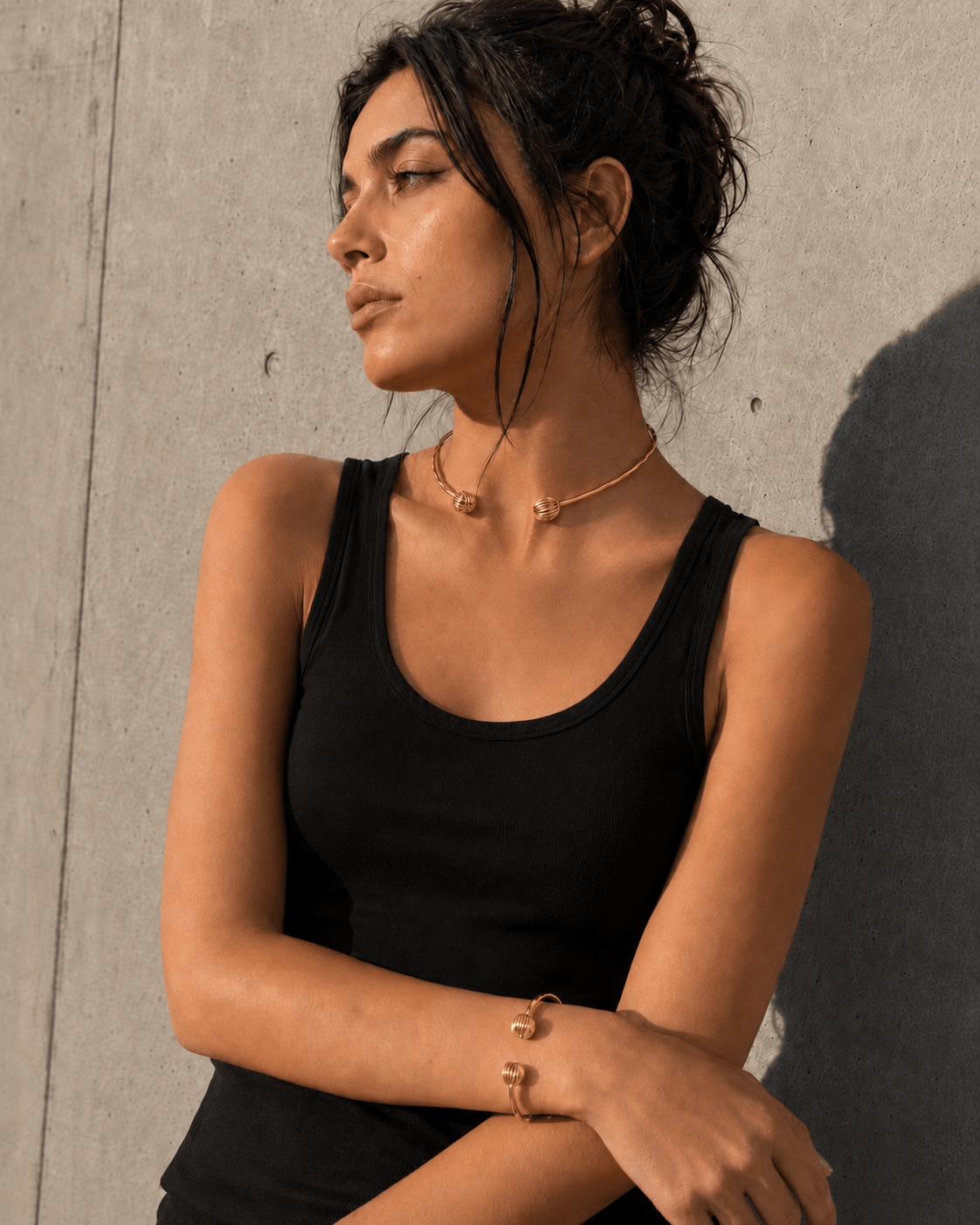 Goldenes Choker & Armreif Set aus gehämmertem Messing, Boho Schmuck Set, Golden Sphere Set - Choker & Bracelet - CocosyBerlin