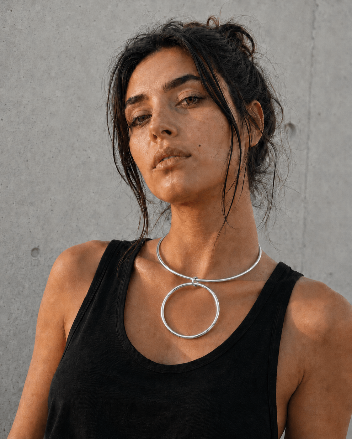 Versilberter Minimalistischer Choker mit Ring Anhänger, Messing Halsreif in Silber, Silver Circle Choker - CocosyBerlin