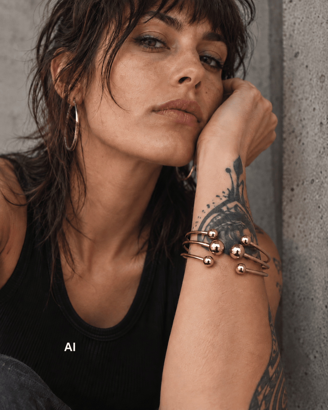 Goldener verstellbarer Armreif, Kugel Armreif, verspielter Armreif aus Messing, Golden Bangle Cuff - CocosyBerlin