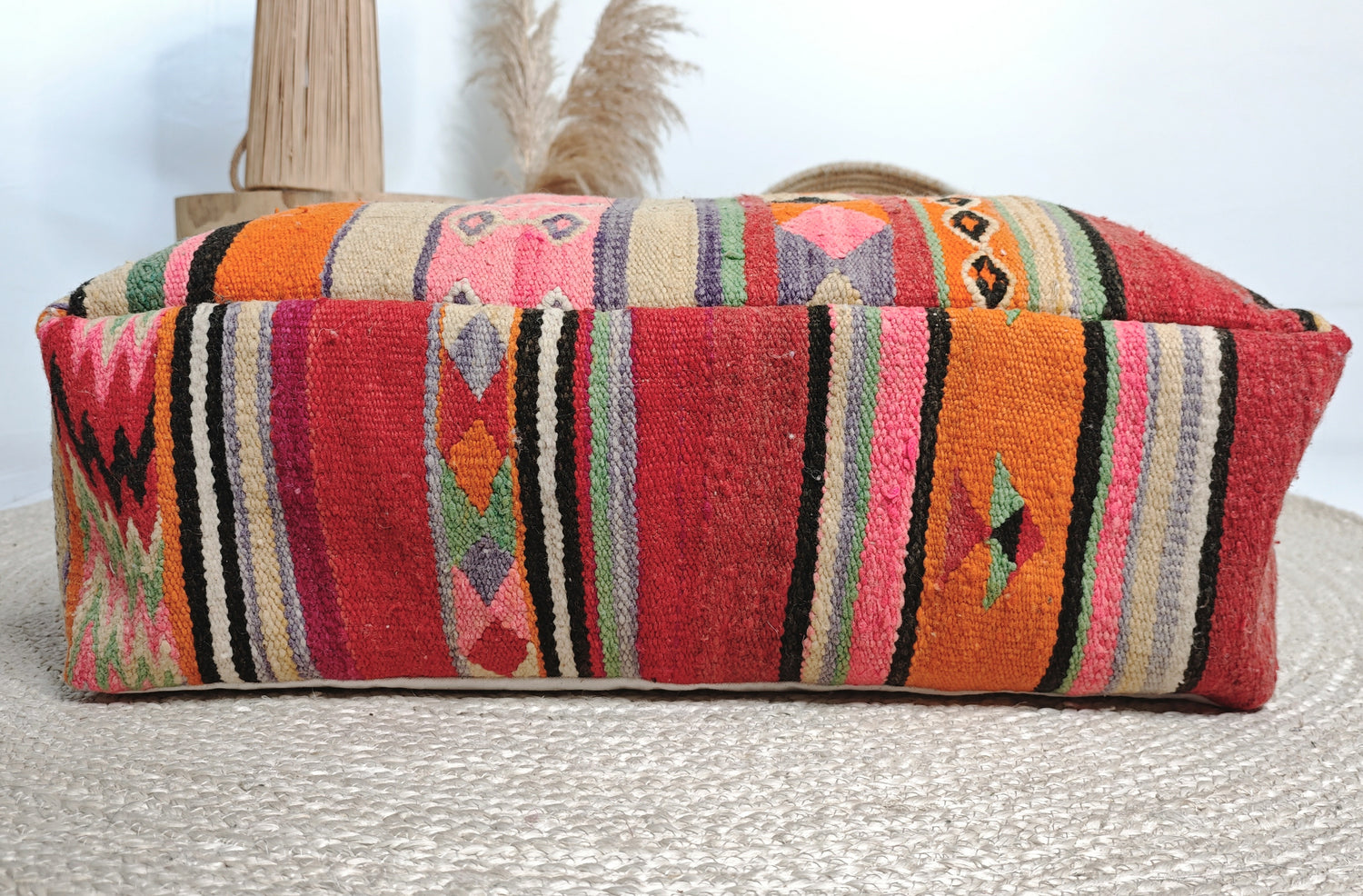 Marokkanischer Pouf, Berber Bodenkissen bunt, Sitzkissen aus Wolle, Vintage Kelim Bodenkissen, Boho Sitzkissen Marrakesch