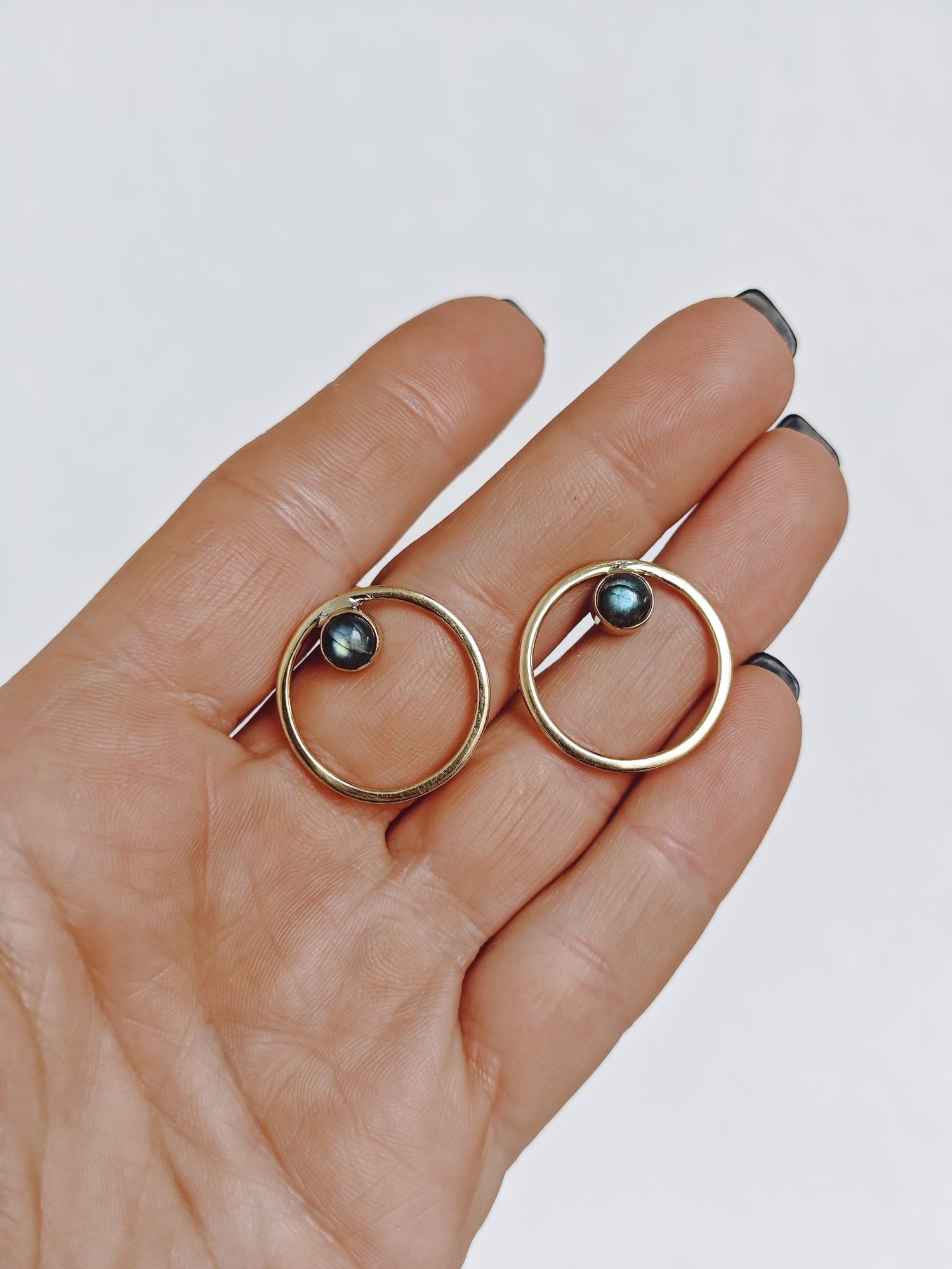 Labradorit Ohrstecker Messing Gold, Kreis Ohrringe, Messing minimal, Boho Schmuck - CocosyBerlin