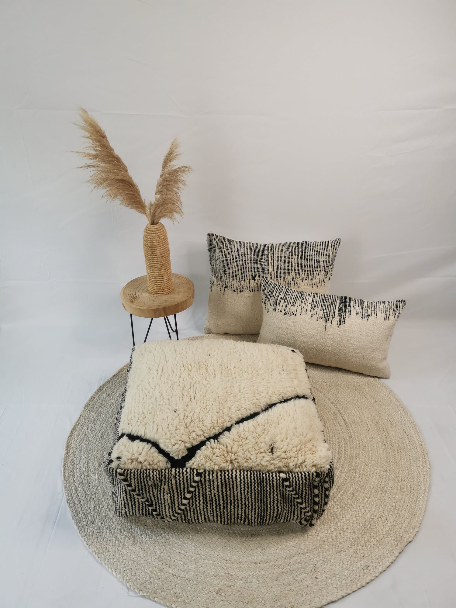 Marokkanischer Vintage Pouf, Berber Bodenkissen, Sitzkissen aus Wolle, Vintage Bodenkissen, Boho Sitzkissen Marrakesch