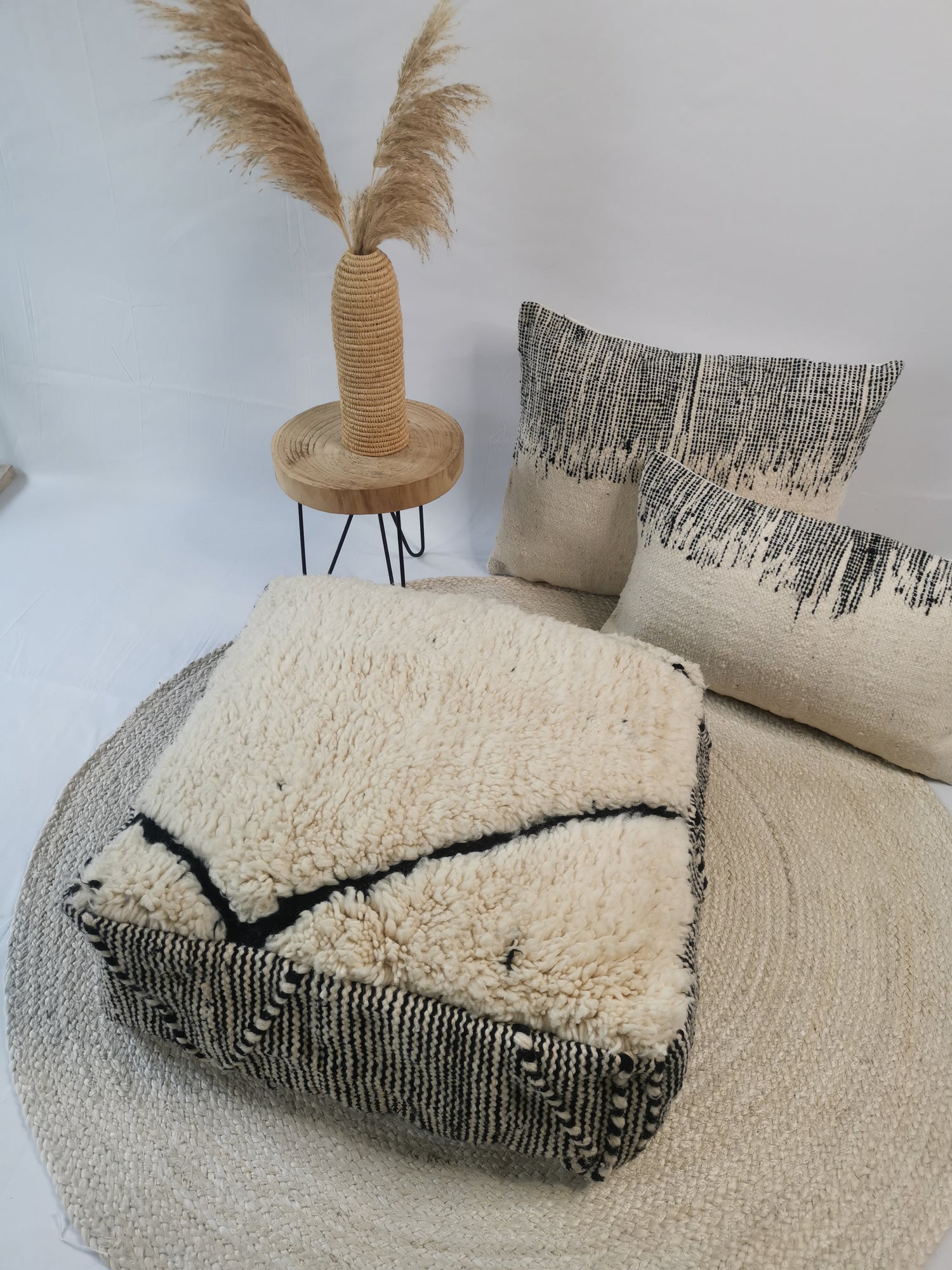 Marokkanischer Vintage Pouf, Berber Bodenkissen, Sitzkissen aus Wolle, Vintage Bodenkissen, Boho Sitzkissen Marrakesch