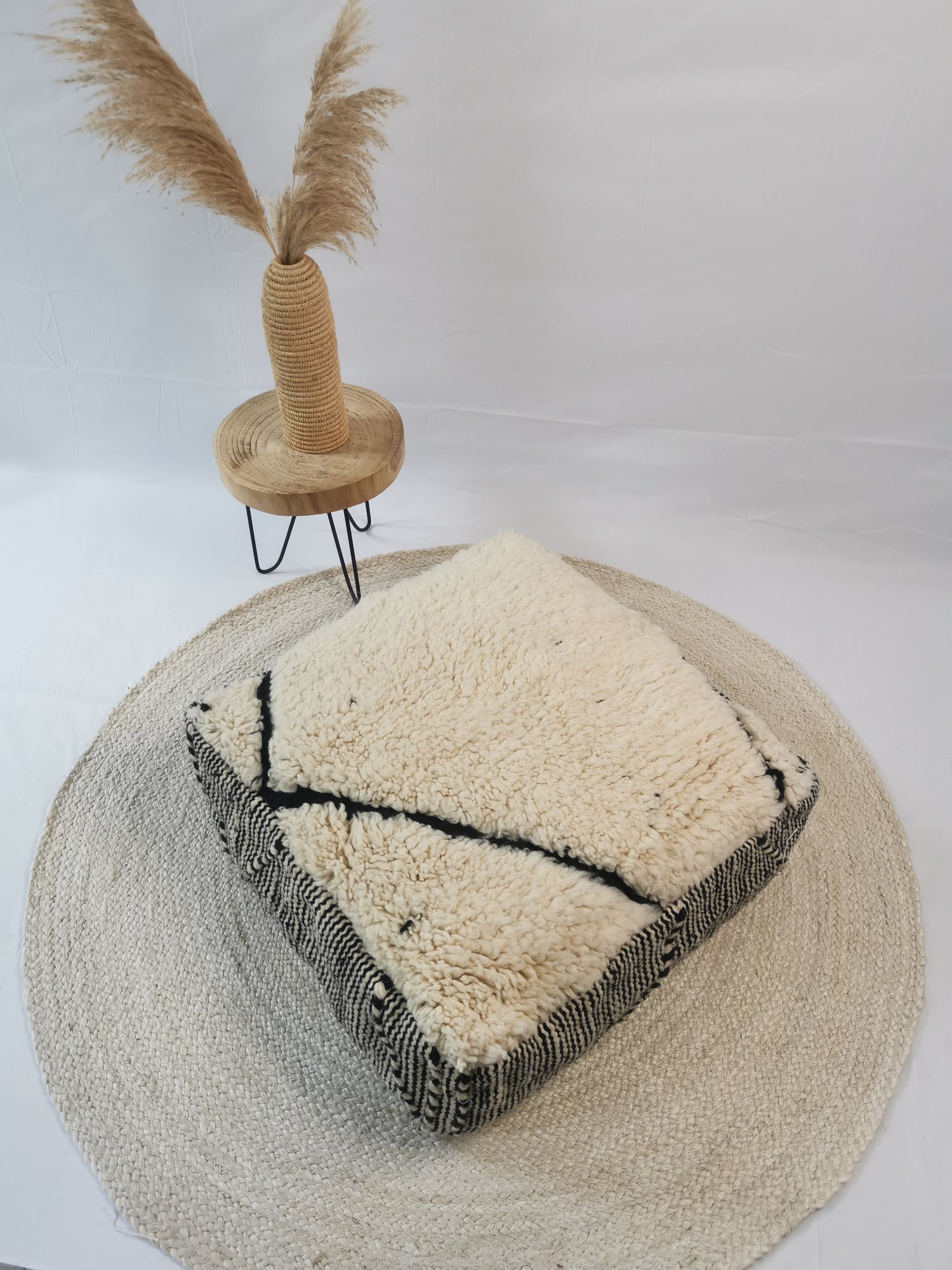 Marokkanischer Vintage Pouf, Berber Bodenkissen, Sitzkissen aus Wolle, Vintage Bodenkissen, Boho Sitzkissen Marrakesch