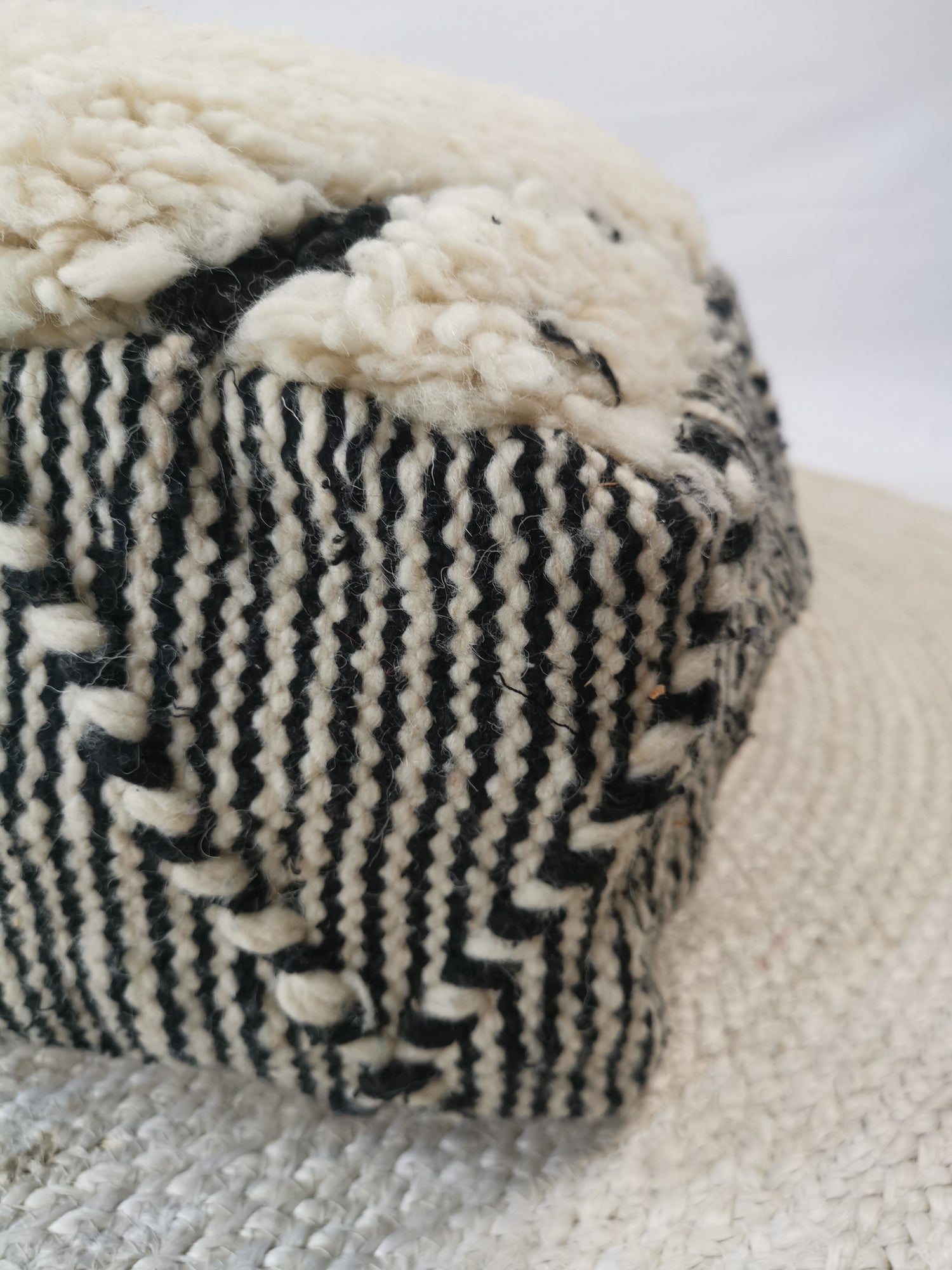 Marokkanischer Vintage Pouf, Berber Bodenkissen, Sitzkissen aus Wolle, Vintage Bodenkissen, Boho Sitzkissen Marrakesch