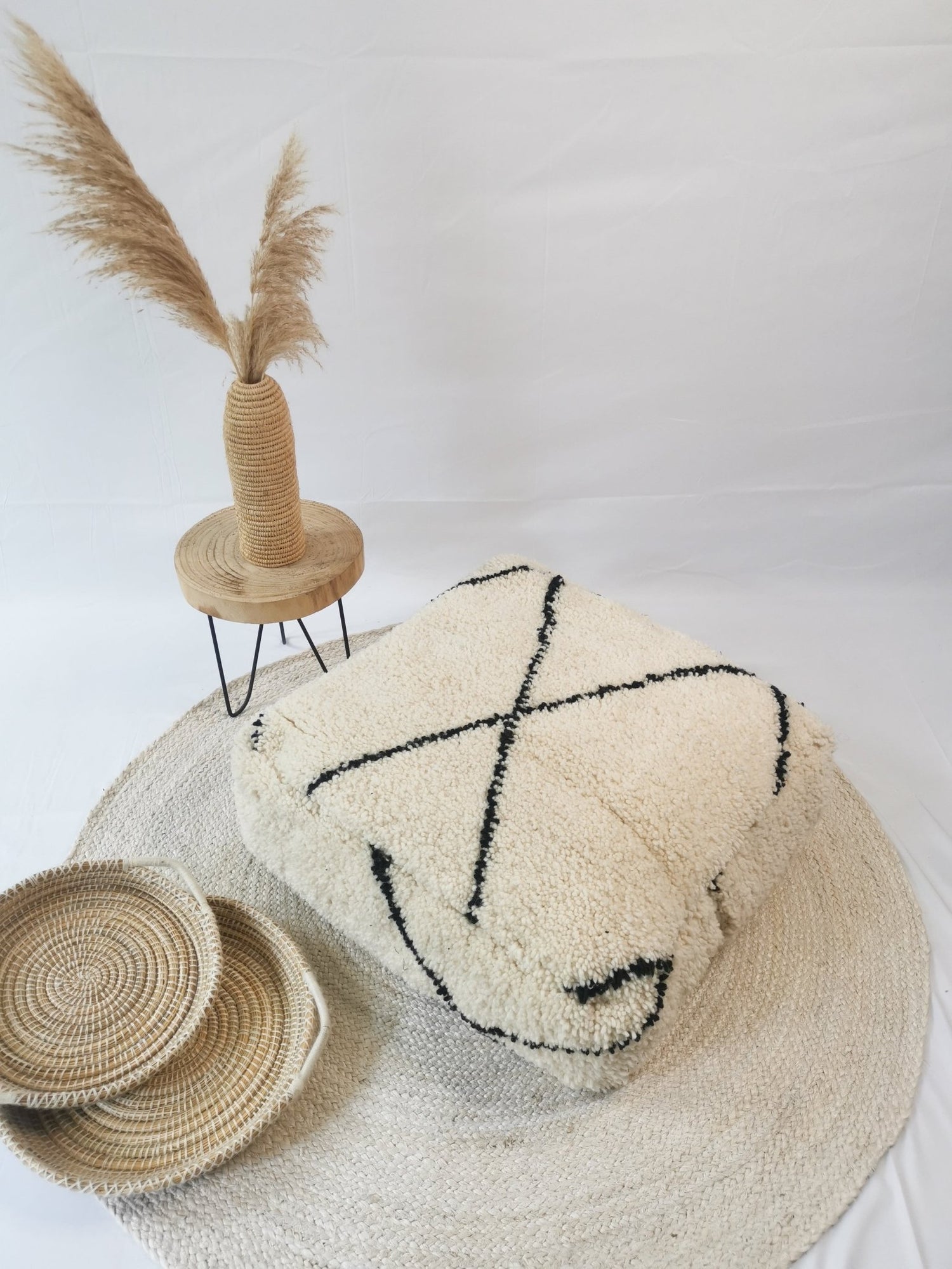 Marokkanischer Beni Ourain Pouf, Berber Bodenkissen, Sitzkissen aus Wolle, Vintage Bodenkissen, Boho Sitzkissen Marrakesch - CocosyBerlin