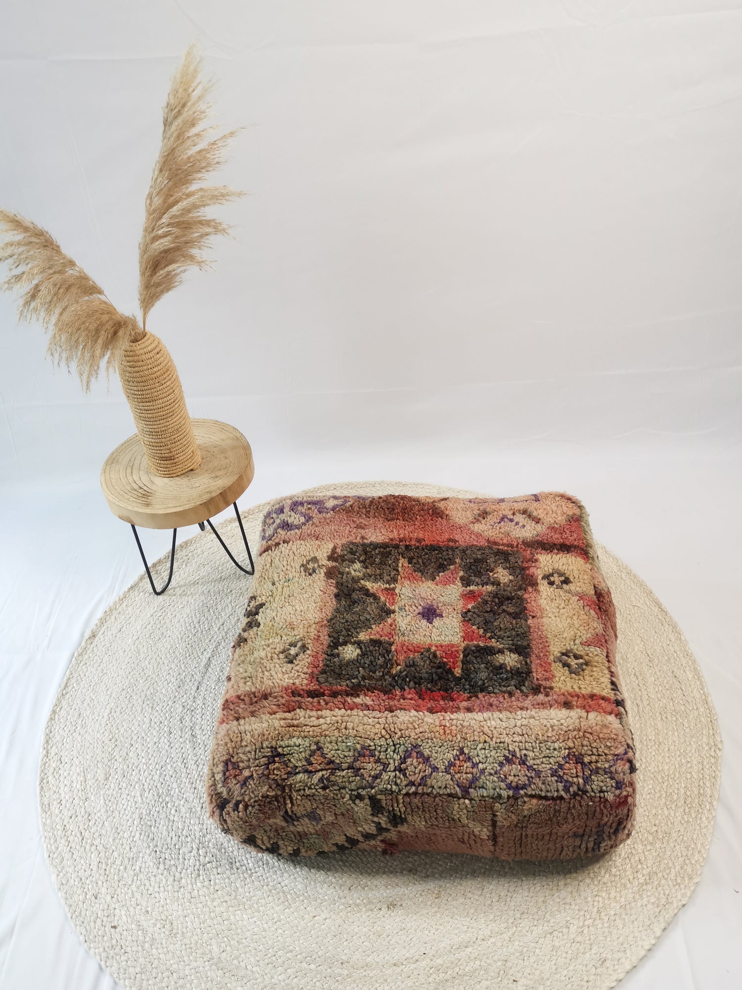 Pouf marocain vintage, coussin de sol berbère, motifs géométriques, coussin d'assise en laine, coussin d'assise bohème, Beni Ourain, fait main
