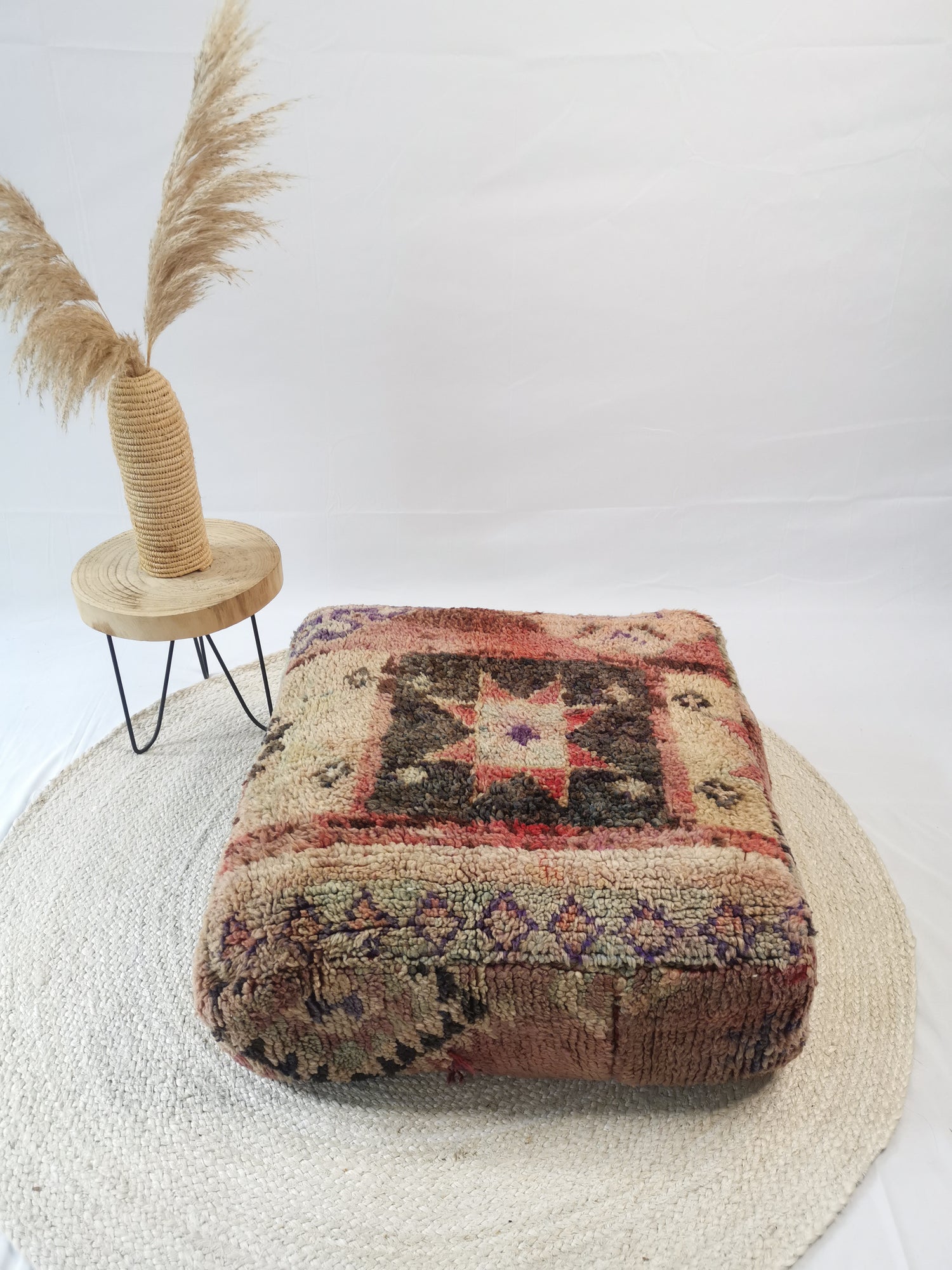Pouf marocain vintage, coussin de sol berbère, motifs géométriques, coussin d'assise en laine, coussin d'assise bohème, Beni Ourain, fait main