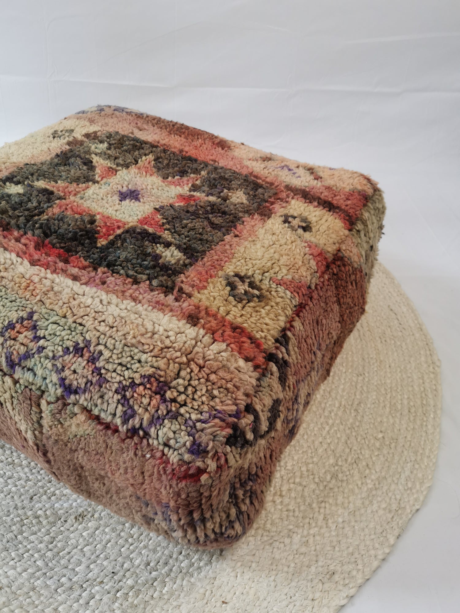 Pouf marocain vintage, coussin de sol berbère, motifs géométriques, coussin d'assise en laine, coussin d'assise bohème, Beni Ourain, fait main