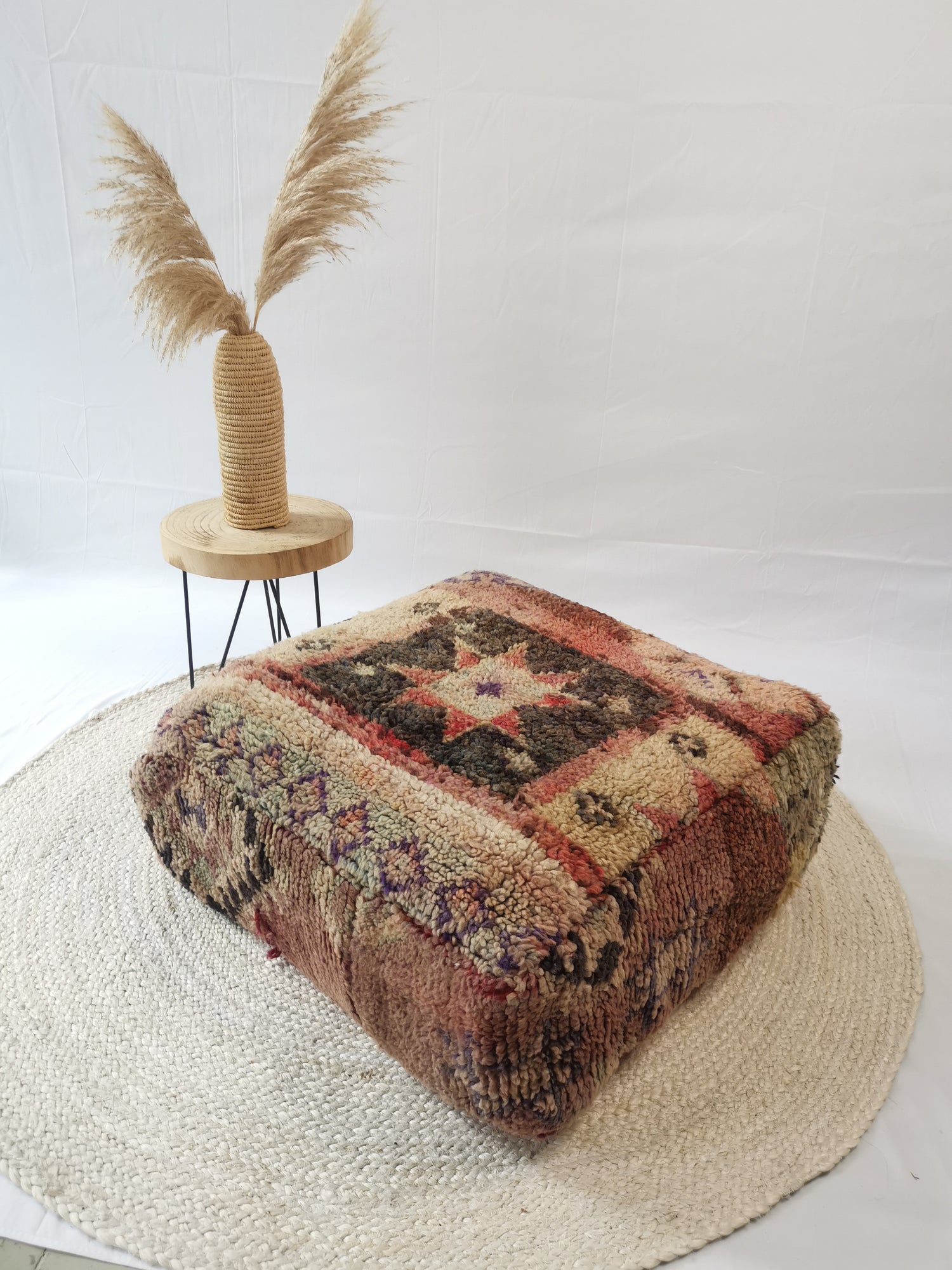 Pouf marocain vintage, coussin de sol berbère, motifs géométriques, coussin d'assise en laine, coussin d'assise bohème, Beni Ourain, fait main