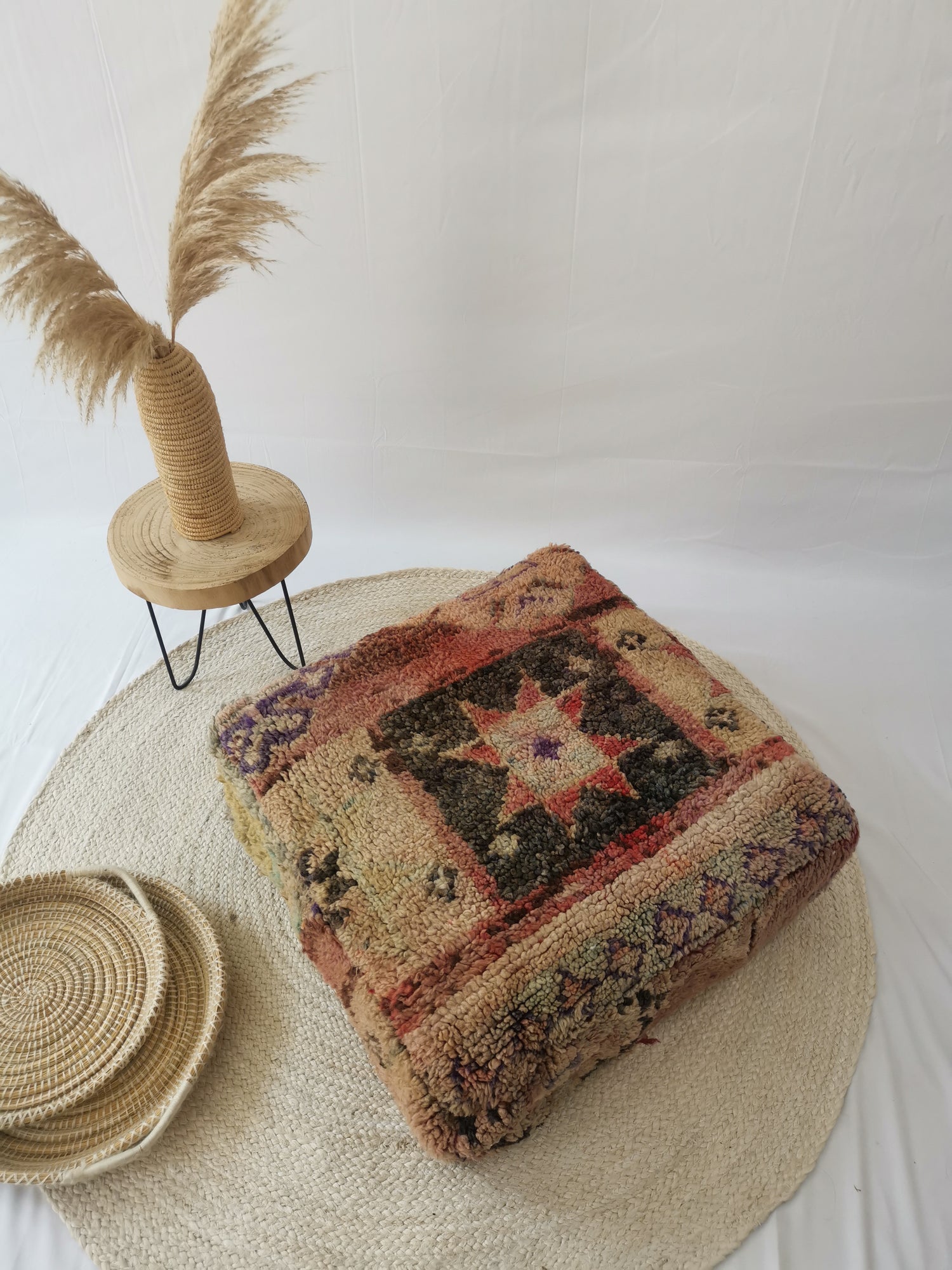 Pouf marocain vintage, coussin de sol berbère, motifs géométriques, coussin d'assise en laine, coussin d'assise bohème, Beni Ourain, fait main