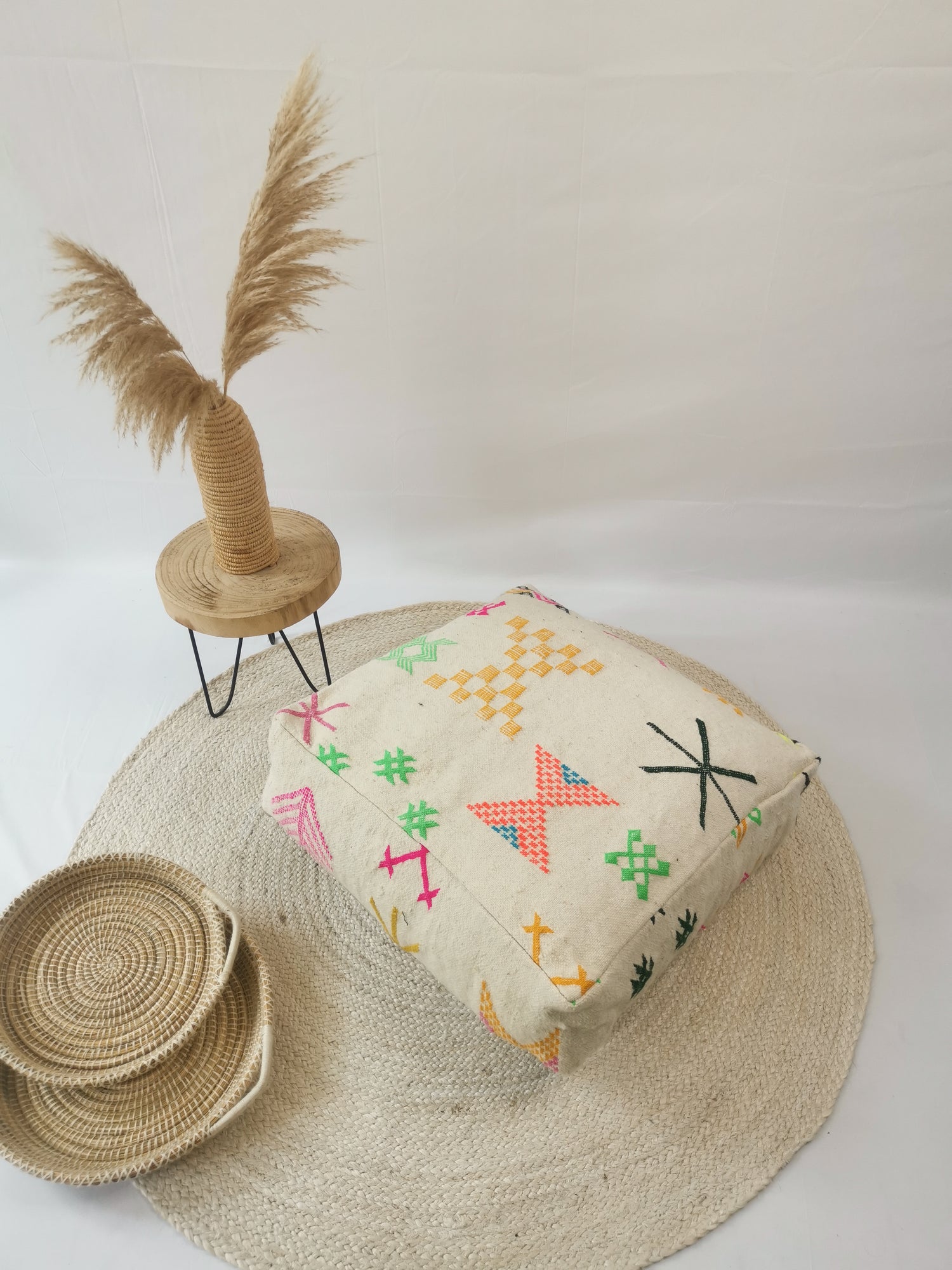 Marokkanischer Pouf, Beni Ourain Bodenkissen, Bunte geometrische Muster, Boho Sitzkissen Meditationskissen aus Wolle, Handarbeit