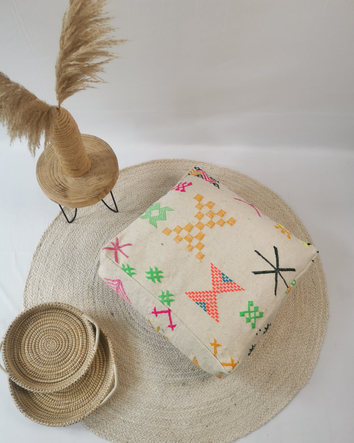 Marokkanischer Pouf, Beni Ourain Bodenkissen, Bunte geometrische Muster, Boho Sitzkissen Meditationskissen aus Wolle, Handarbeit