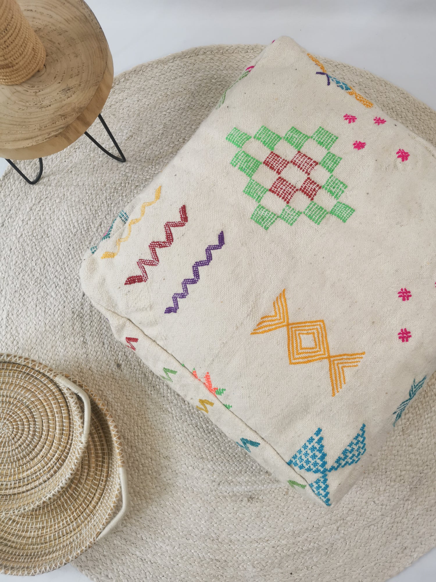 Marokkanischer Pouf, Beni Ourain Bodenkissen, Bunte geometrische Muster, Boho Sitzkissen Meditationskissen aus Wolle, Handarbeit