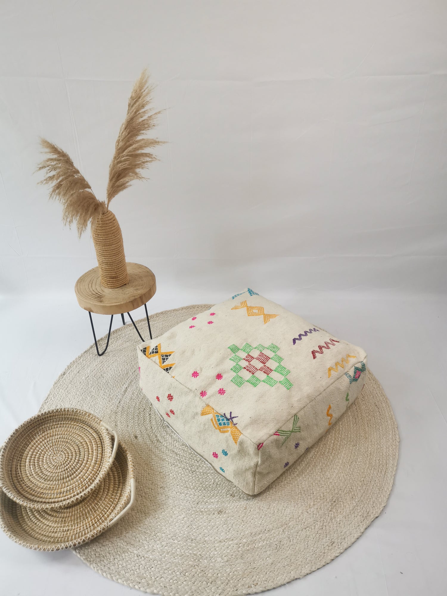 Marokkanischer Pouf, Beni Ourain Bodenkissen, Bunte geometrische Muster, Boho Sitzkissen Meditationskissen aus Wolle, Handarbeit