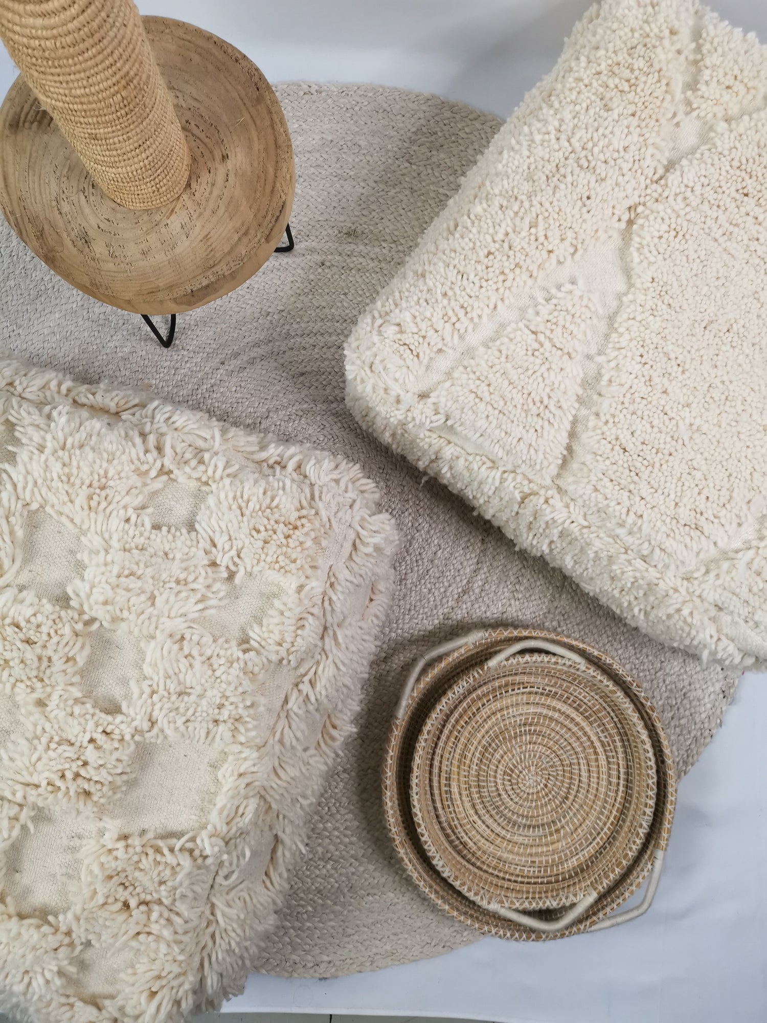 Pouf marocain, coussin de sol berbère léger, pouf en laine à carreaux, coussin d'assise à carreaux vintage, Beni Ourain, coloris crème, naturel