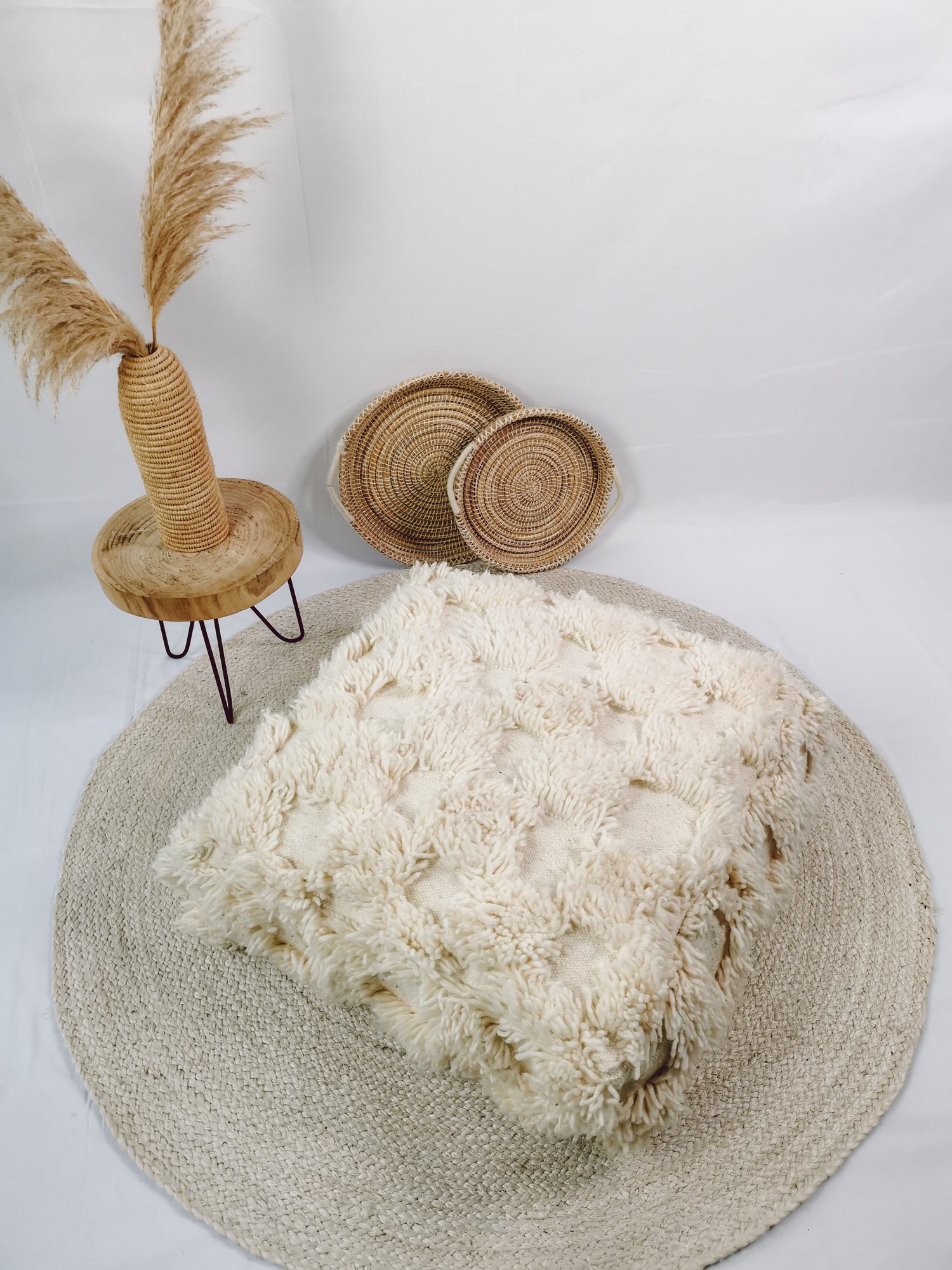 Pouf marocain, coussin de sol berbère léger, pouf en laine à carreaux, coussin d'assise à carreaux vintage, Beni Ourain, coloris crème, naturel