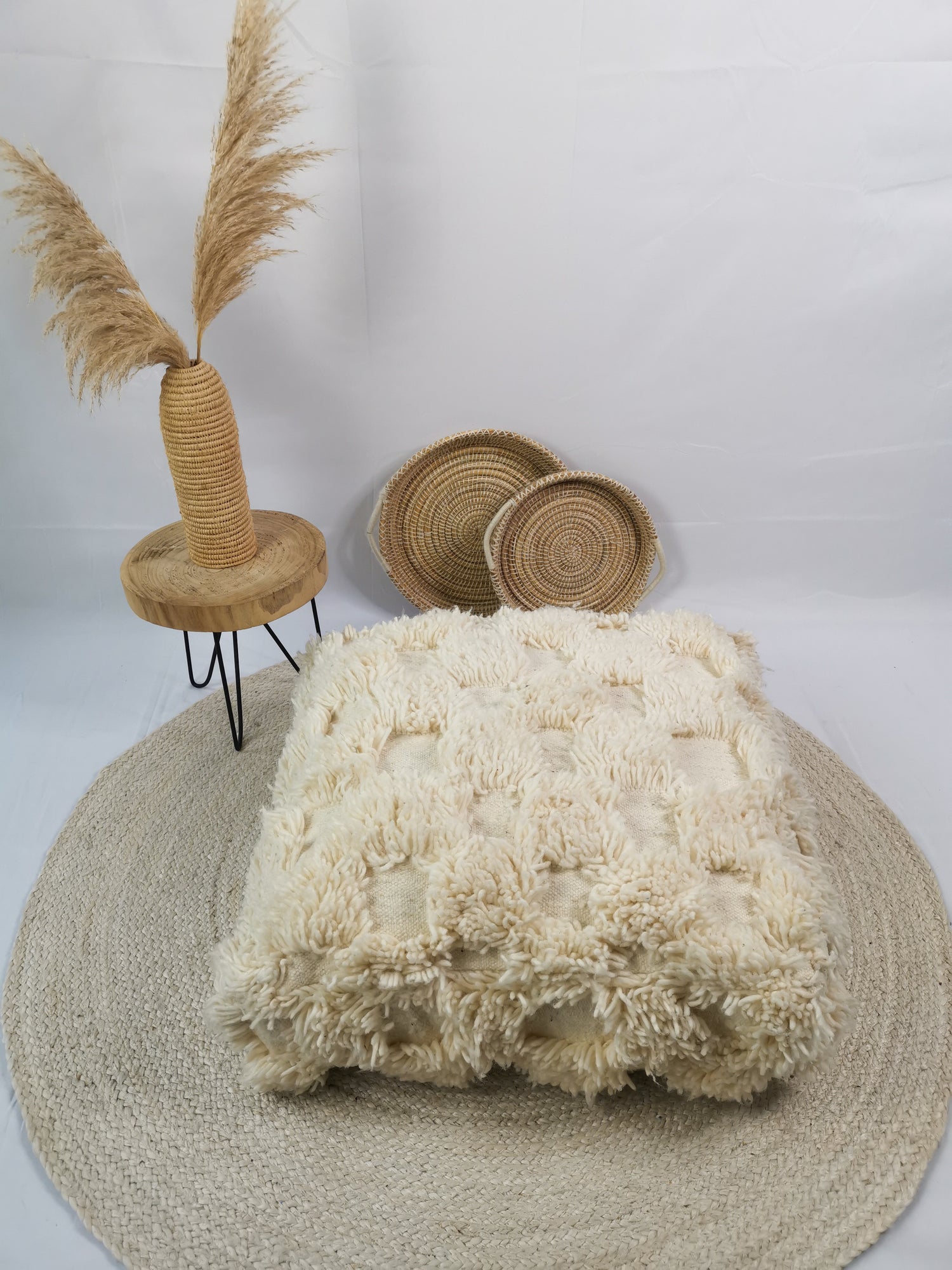 Pouf marocain, coussin de sol berbère léger, pouf en laine à carreaux, coussin d'assise à carreaux vintage, Beni Ourain, coloris crème, naturel