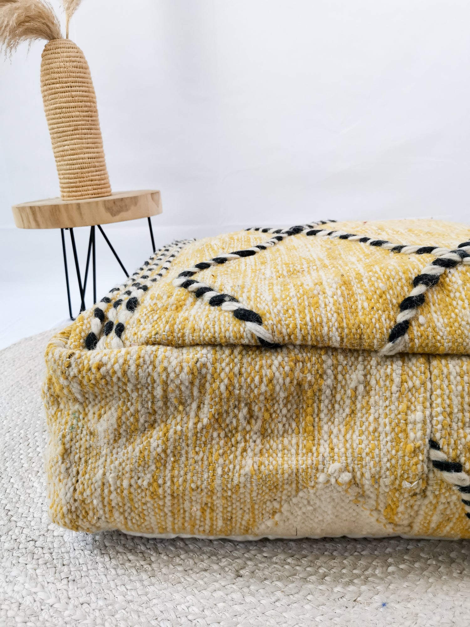 Pouf marocain vintage coloré, coussin d'assise en laine, coussin de sol berbère vintage jaune, coussin de sol jaune