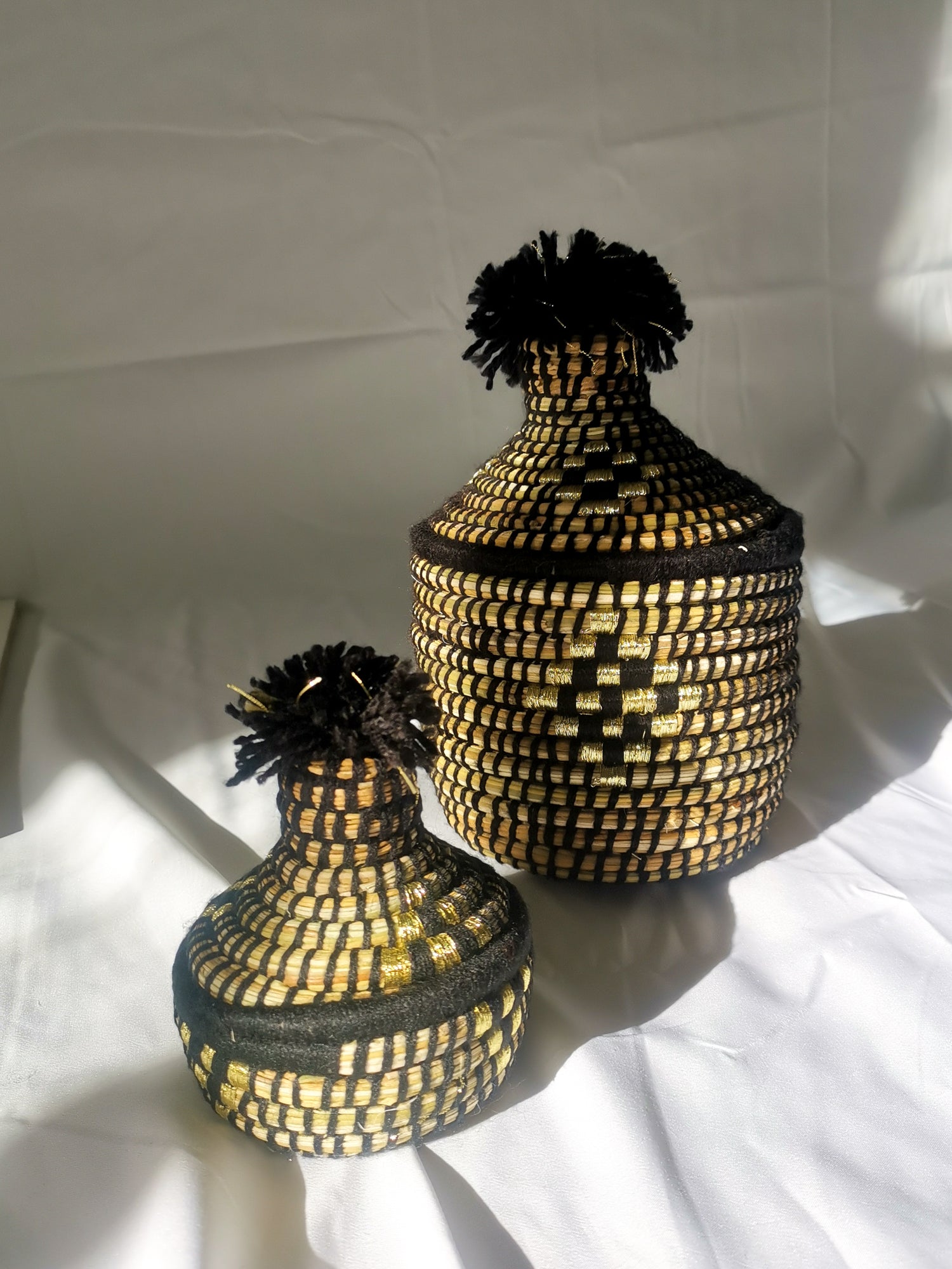 Korb aus Seegras, Aufbewahrungskorb aus Marokko, Handarbeit, Korb mit Deckel, Berber Korb, Ethno Korb, Tajine Korb Boho schwarz gold