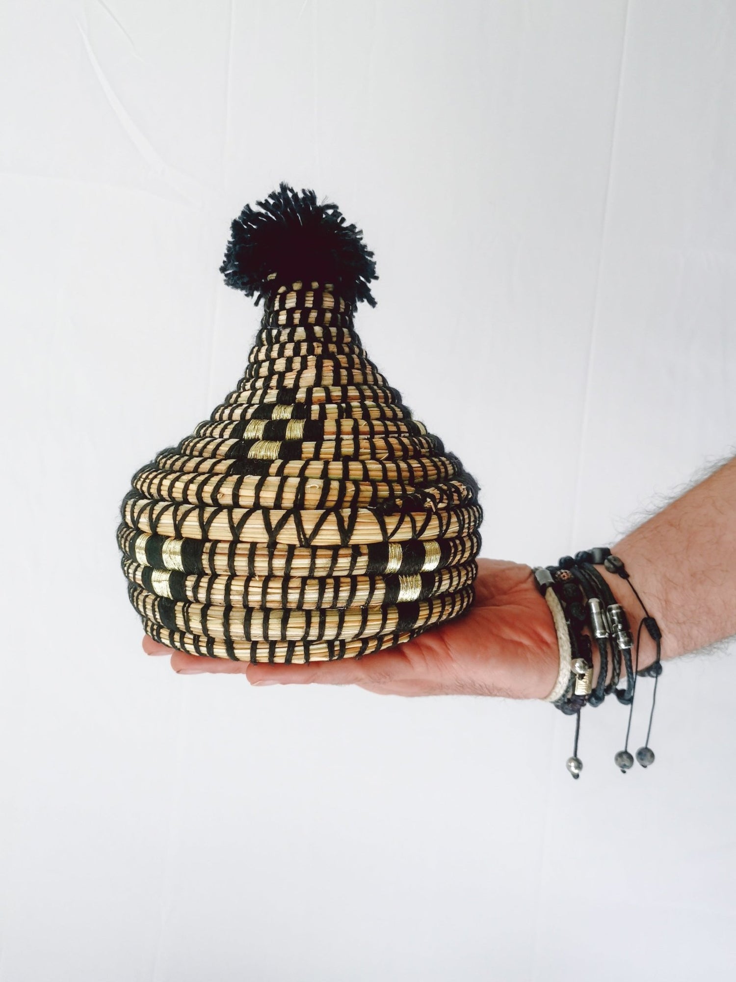 Korb aus Seegras, Aufbewahrungskorb aus Marokko, Handarbeit, Korb mit Deckel, Berber Korb, Ethno Korb, Tajine Korb Boho schwarz gold - CocosyBerlin