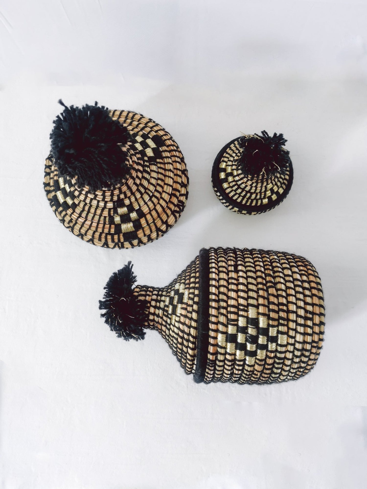 Korb aus Seegras, Aufbewahrungskorb aus Marokko, Handarbeit, Korb mit Deckel, Berber Korb, Ethno Korb, Tajine Korb Boho schwarz gold - CocosyBerlin