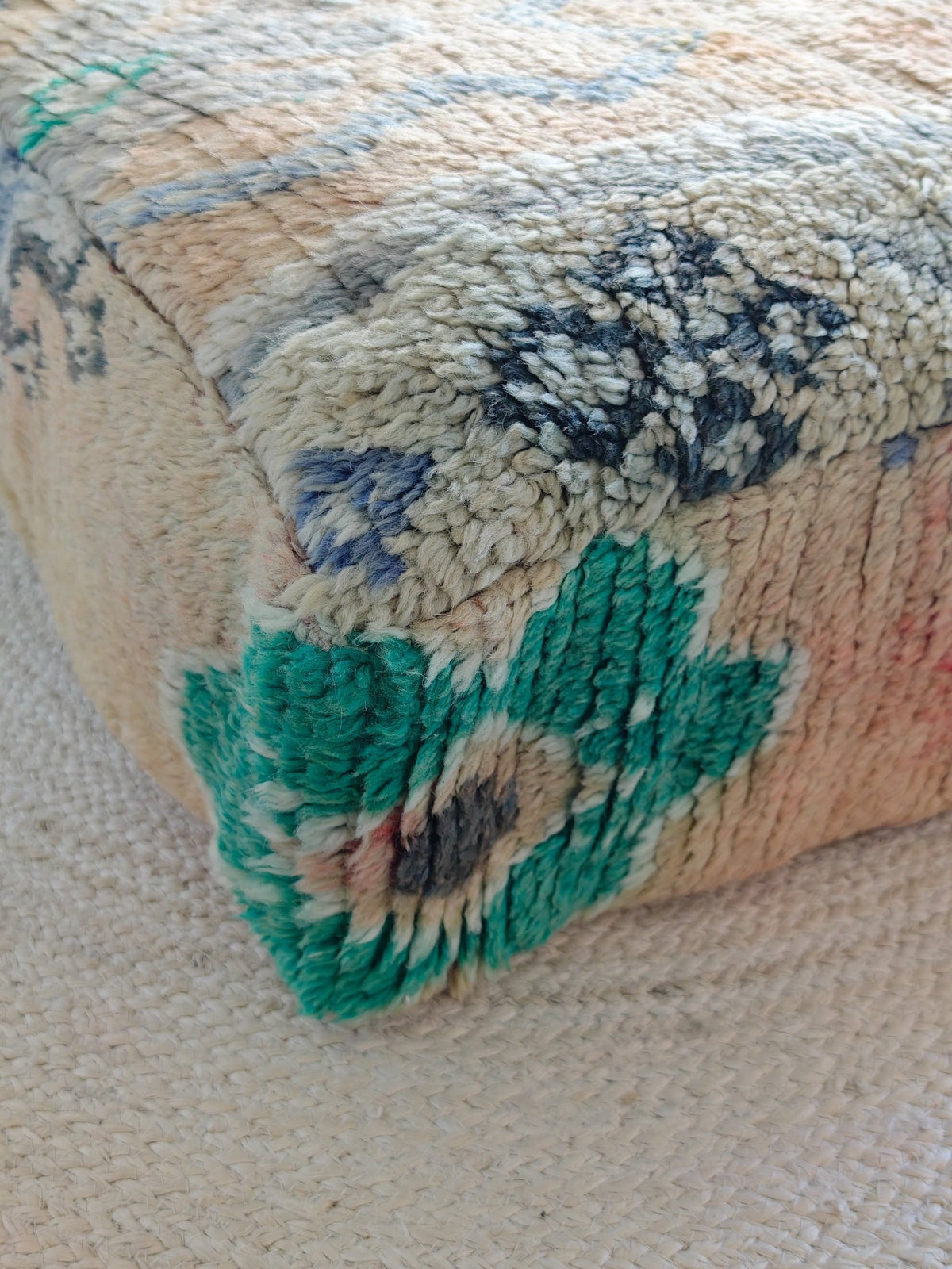 Marokkanischer Vintage Pouf, Bodenkissen Beni Ourain, Meditationskissen, Hundebett - CocosyBerlin
