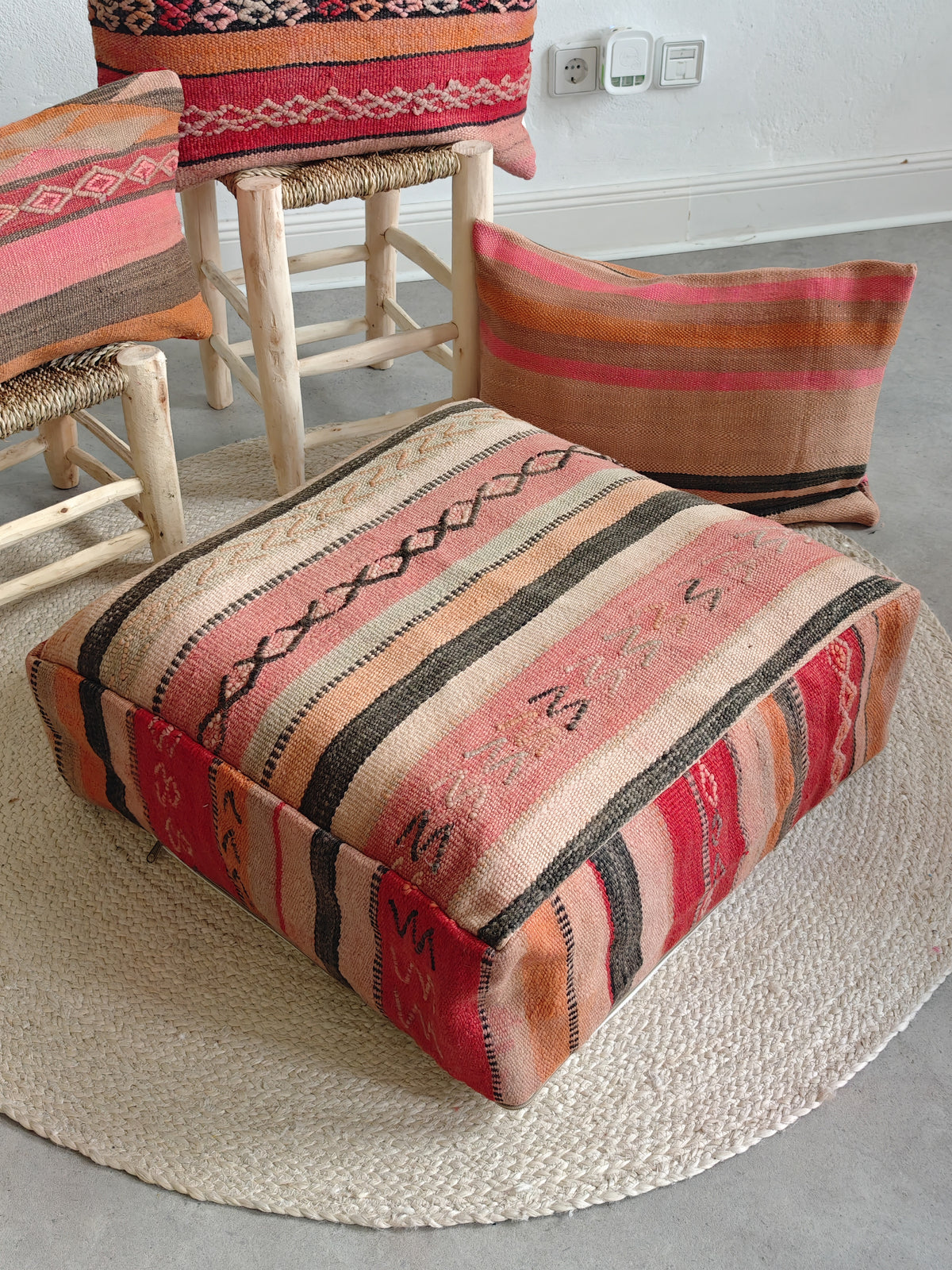 Vintage Pouf und Kissenhülle aus Marokko, Rosa Bodenkissen, Boho Meditationskissen