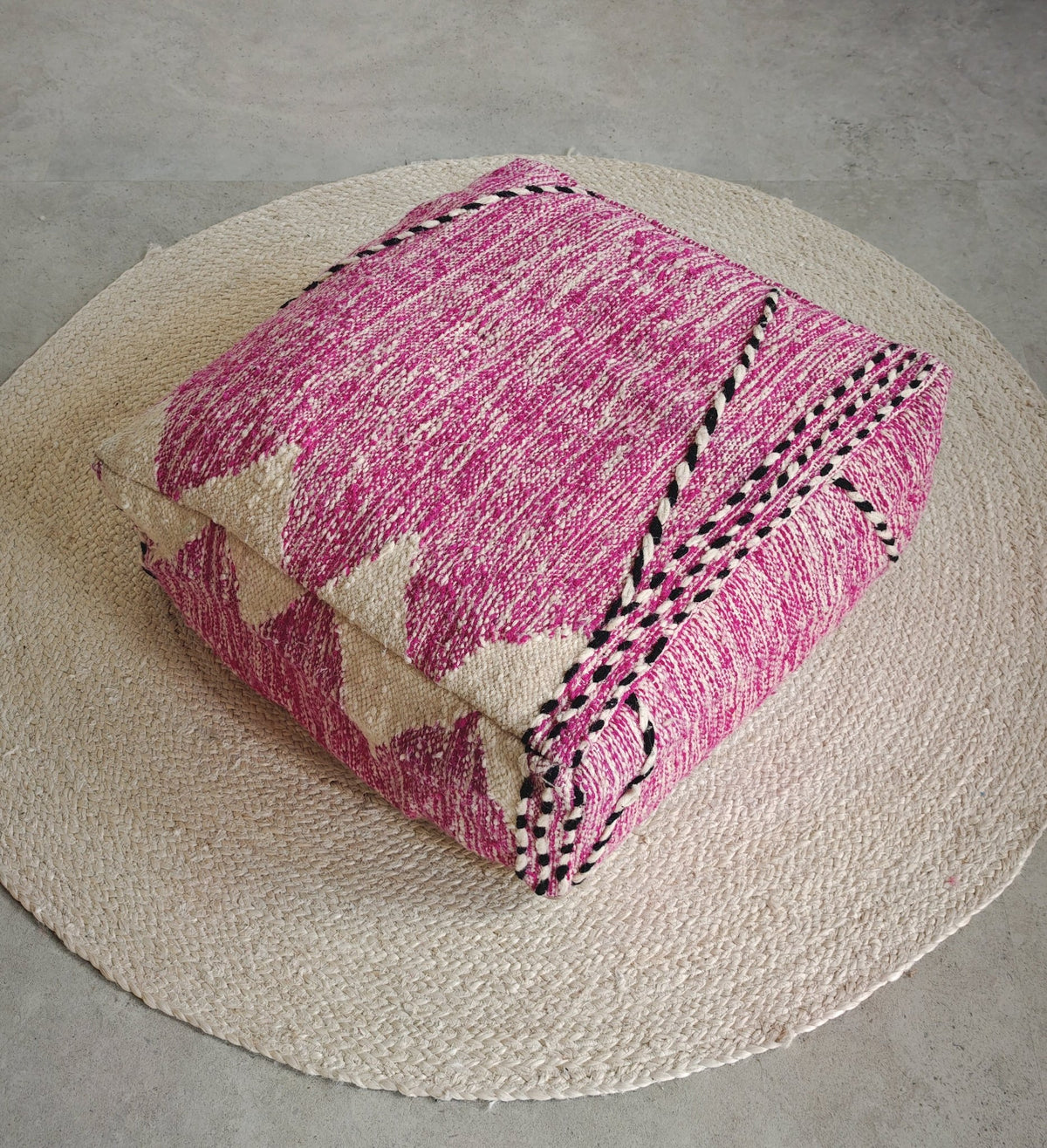 Berber Pouf aus Marokko, Kelim Bodenkissen Rosa / Pink, Handgefertigter Pouf aus Wolle mit geometrischen Mustern (Kopie) (Kopie) - CocosyBerlin