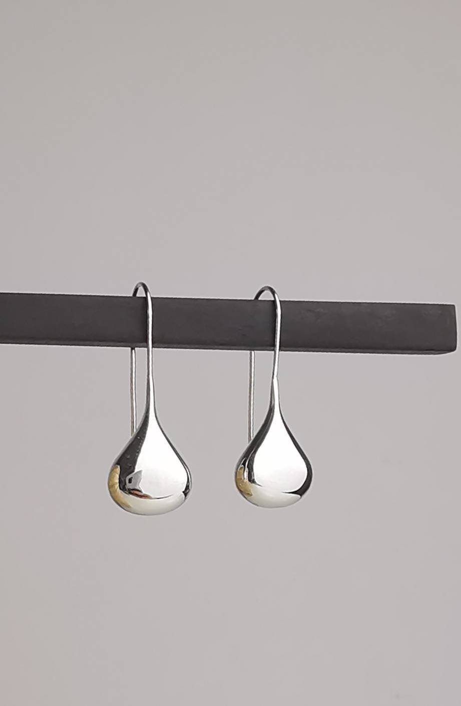 Tropfen Ohrhänger aus Silber 925, Lange Hängende Ohrringe, tropfenförmig Träne Minimalistisch Hängeohrringe Wassertropfen waterdrop - CocosyBerlin