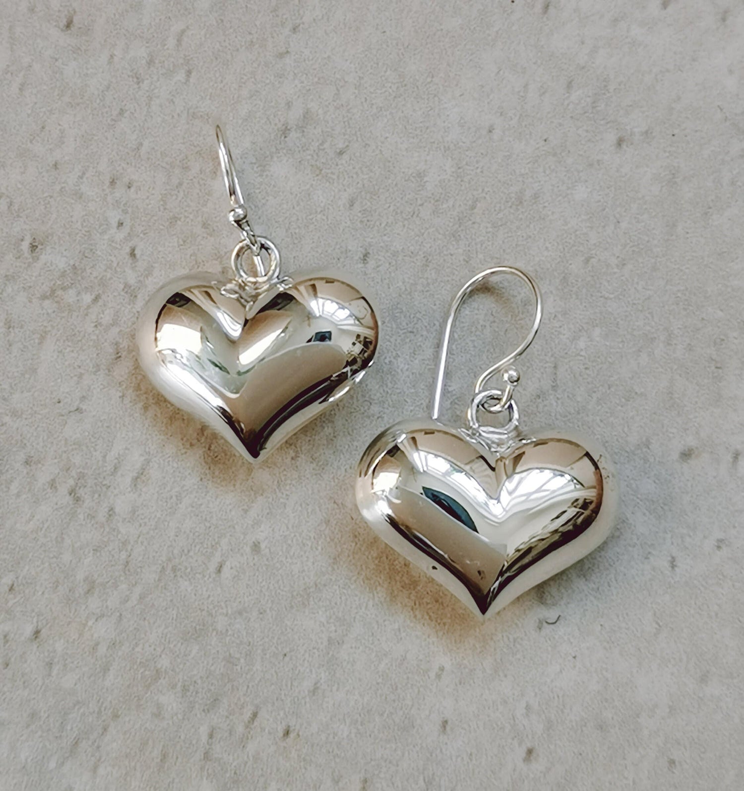 Kleine Sterling Silber Herzohrringe, 925 Silber Ohrringe mit 3D Herz Anhänger, Puffy Herz Ohrringe, Herz Luftballon Ohrringe