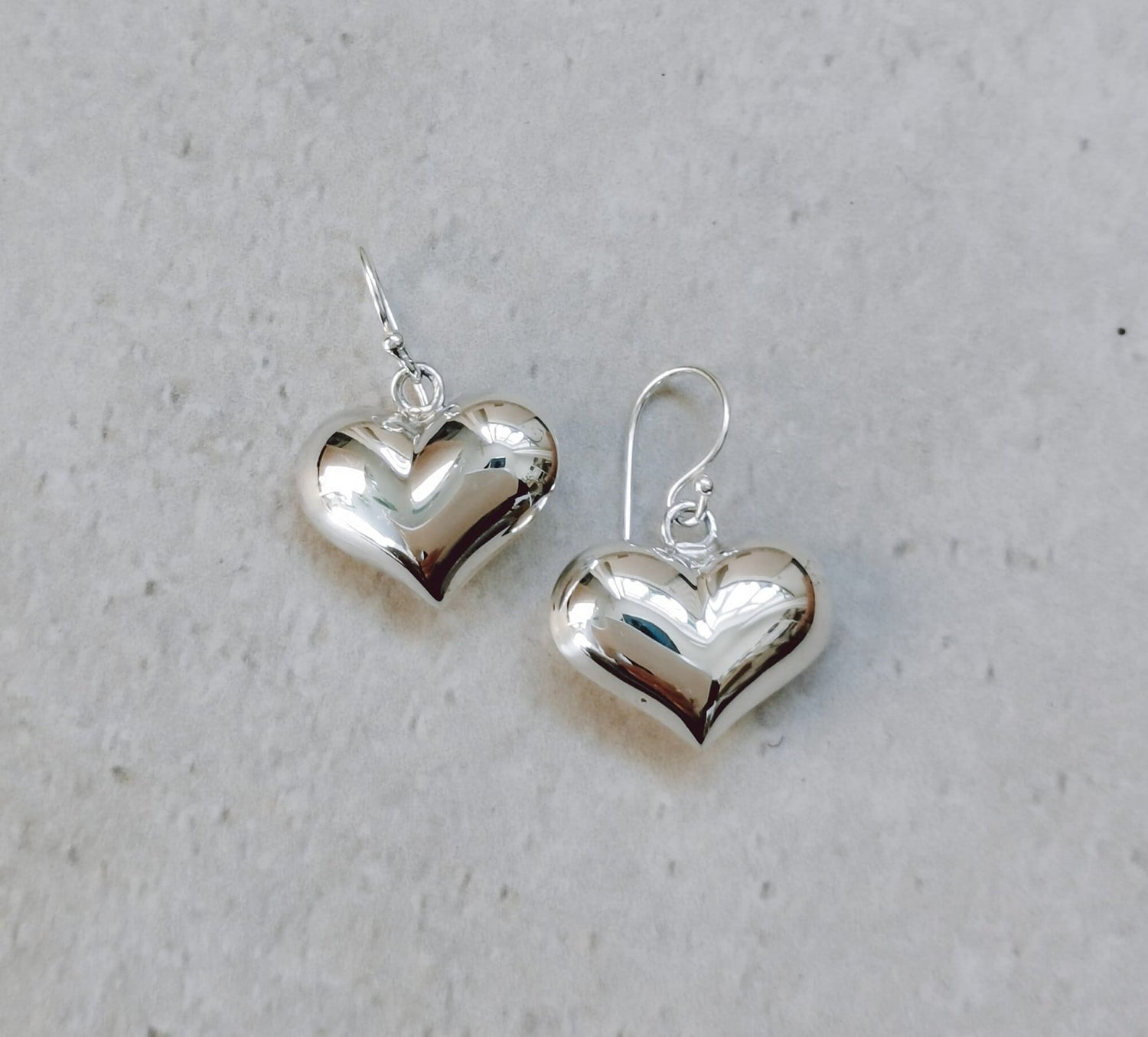 Kleine Sterling Silber Herzohrringe, 925 Silber Ohrringe mit 3D Herz Anhänger, Puffy Herz Ohrringe, Herz Luftballon Ohrringe