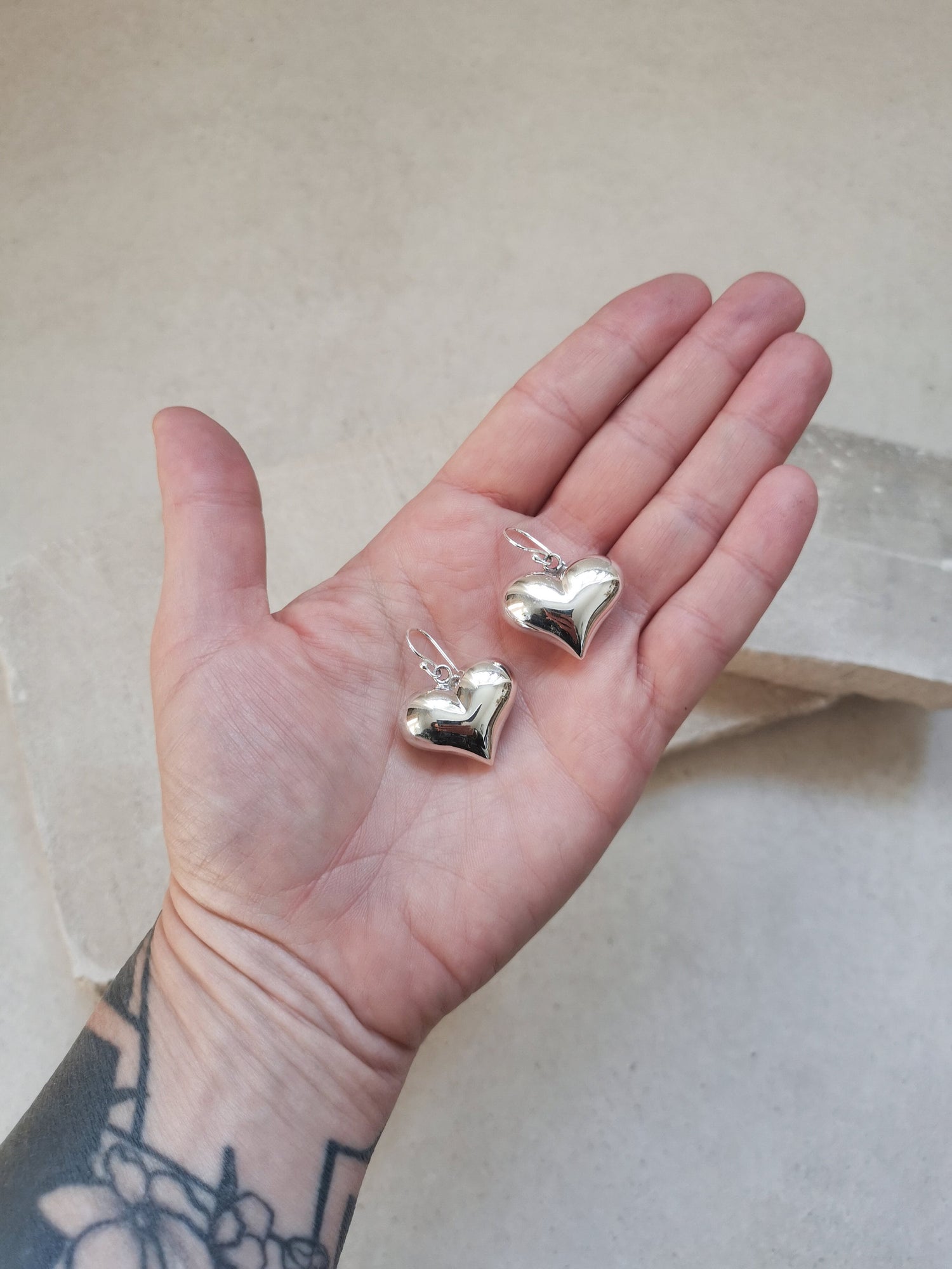 Grosse Sterling Silber Herzohrringe, 925 Silber Ohrringe mit 3D Herz Anhänger, Puffy Herz Ohrringe, Herz Luftballon Ohrringe