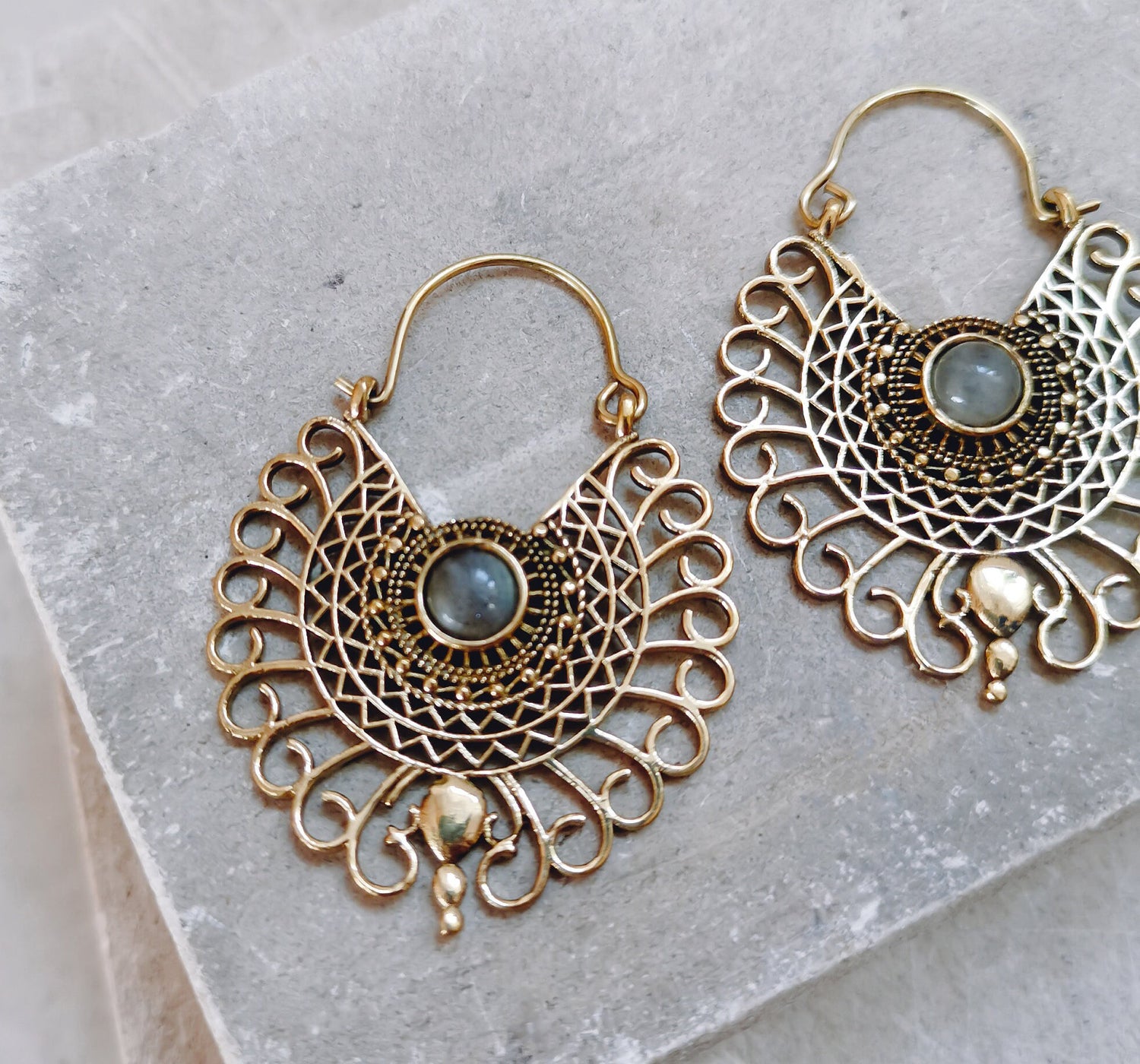 Boucles d'oreilles bohèmes avec pierres de labradorite, boucles d'oreilles mandala, boucles d'oreilles d'été festival labradorite