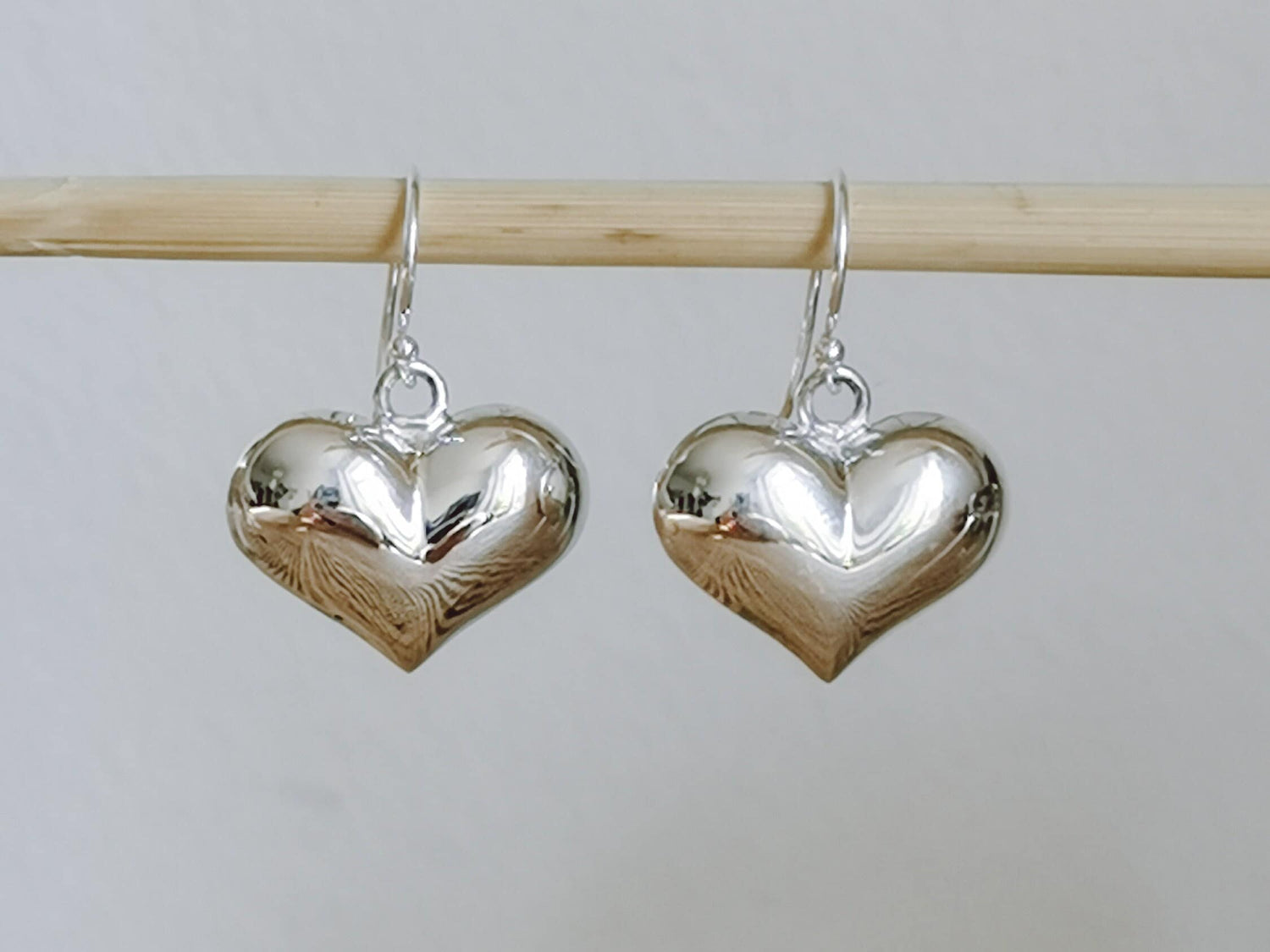 Kleine Sterling Silber Herzohrringe, 925 Silber Ohrringe mit 3D Herz Anhänger, Puffy Herz Ohrringe, Herz Luftballon Ohrringe