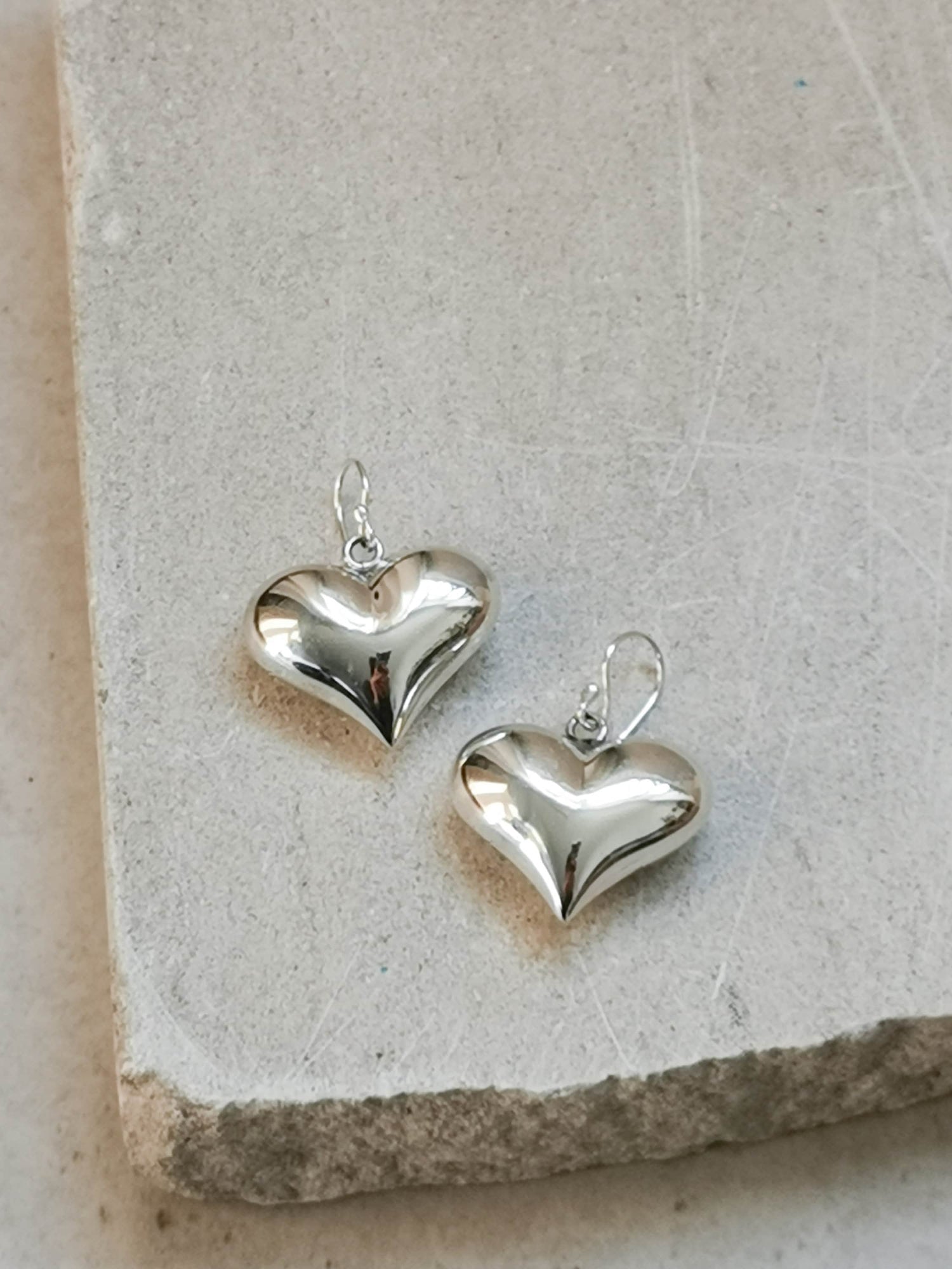 Grosse Sterling Silber Herzohrringe, 925 Silber Ohrringe mit 3D Herz Anhänger, Puffy Herz Ohrringe, Herz Luftballon Ohrringe