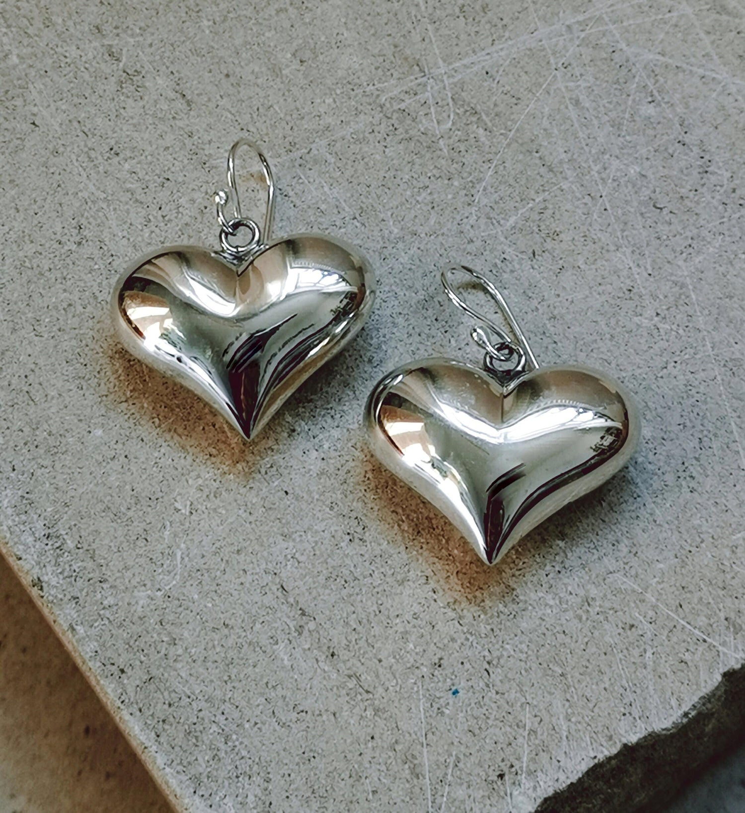 Grosse Sterling Silber Herzohrringe, 925 Silber Ohrringe mit 3D Herz Anhänger, Puffy Herz Ohrringe, Herz Luftballon Ohrringe