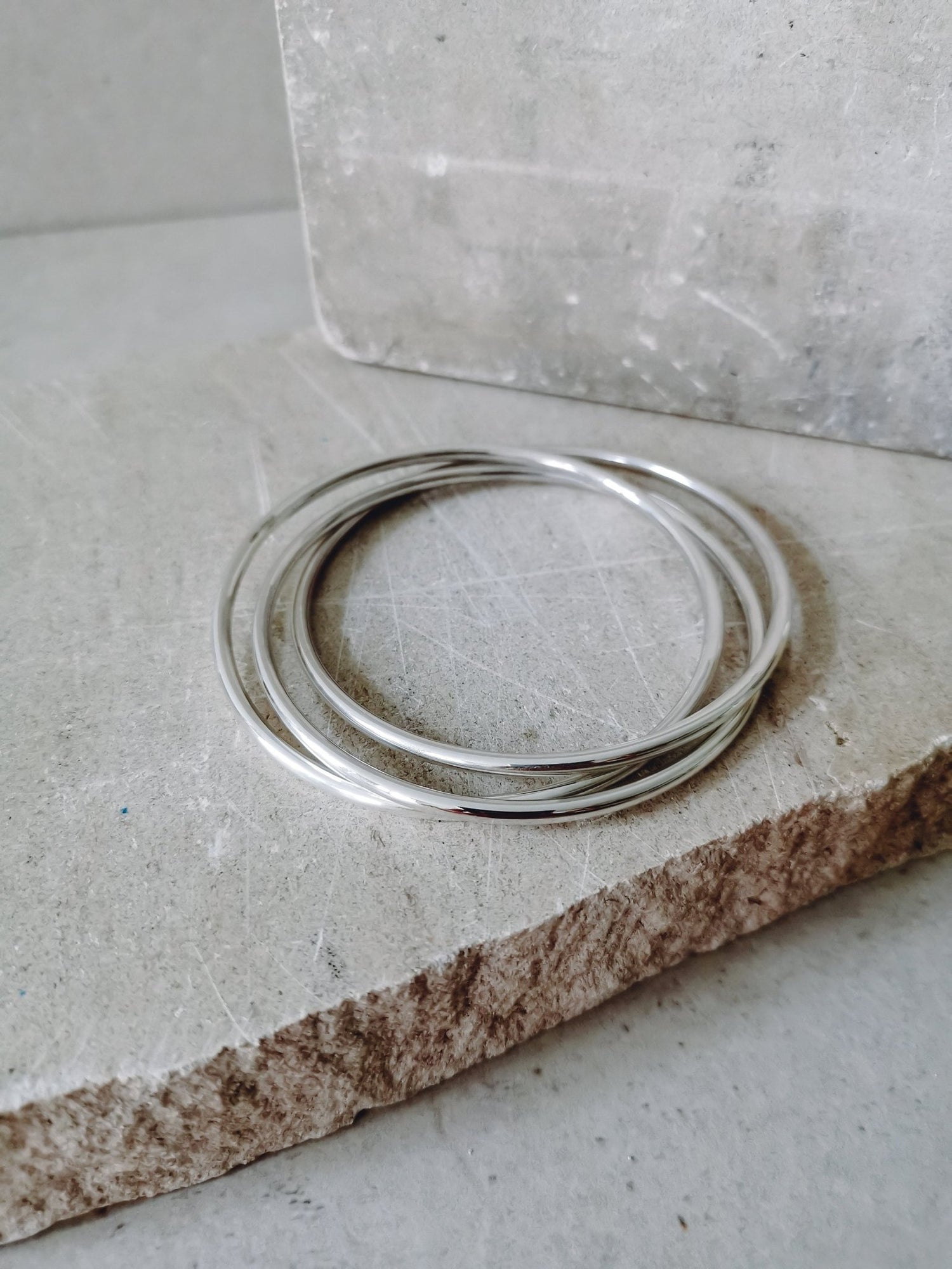 Chunky Trio Armreif aus 925 Silber, Statement Triple Armband, breite Armreifen, Tribal Armreif aus 3 Reifen - CocosyBerlin