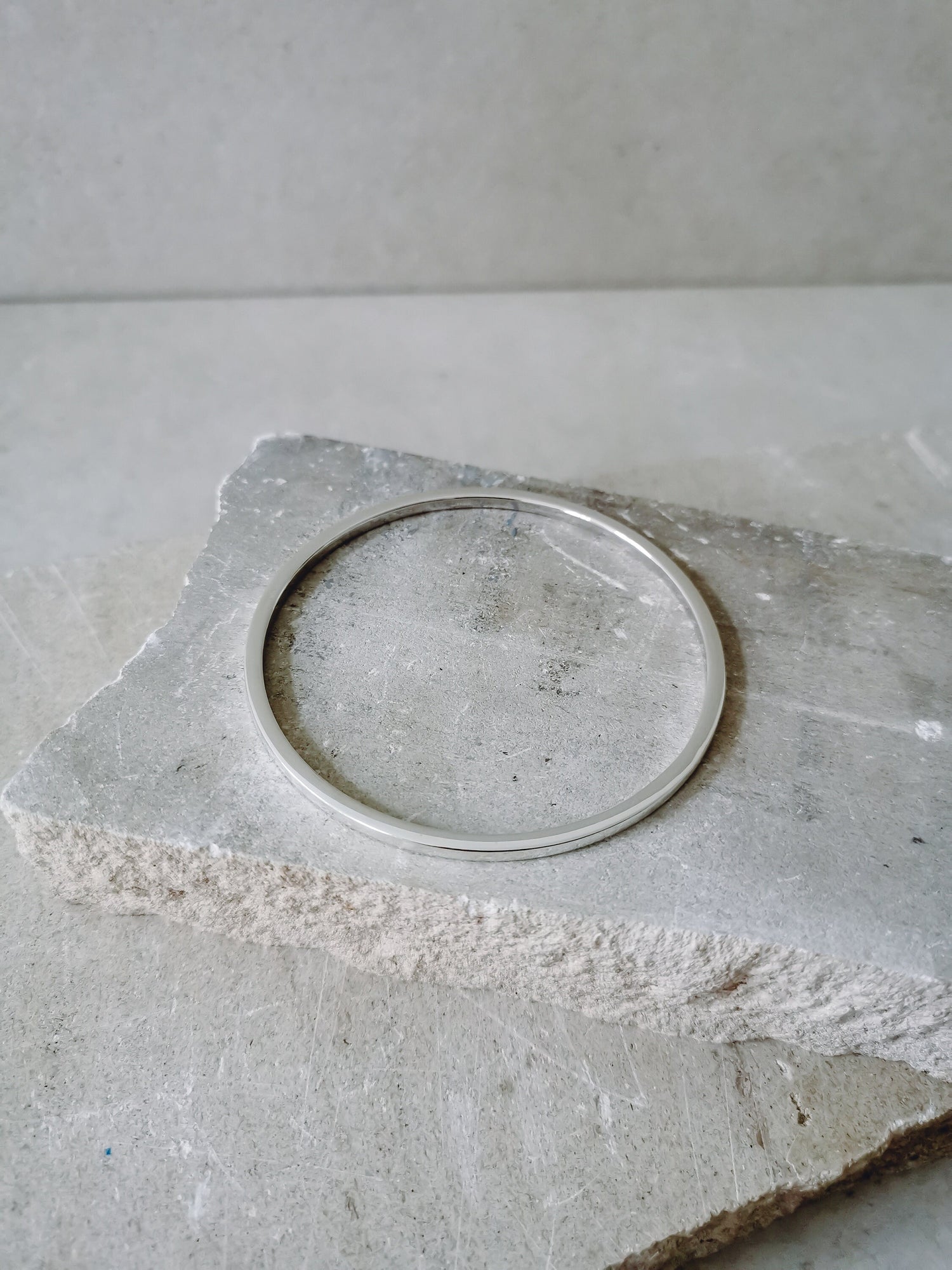 Simple bangle made of 925 silver, bangle made of solid sterling silver, minimalist thin bangle