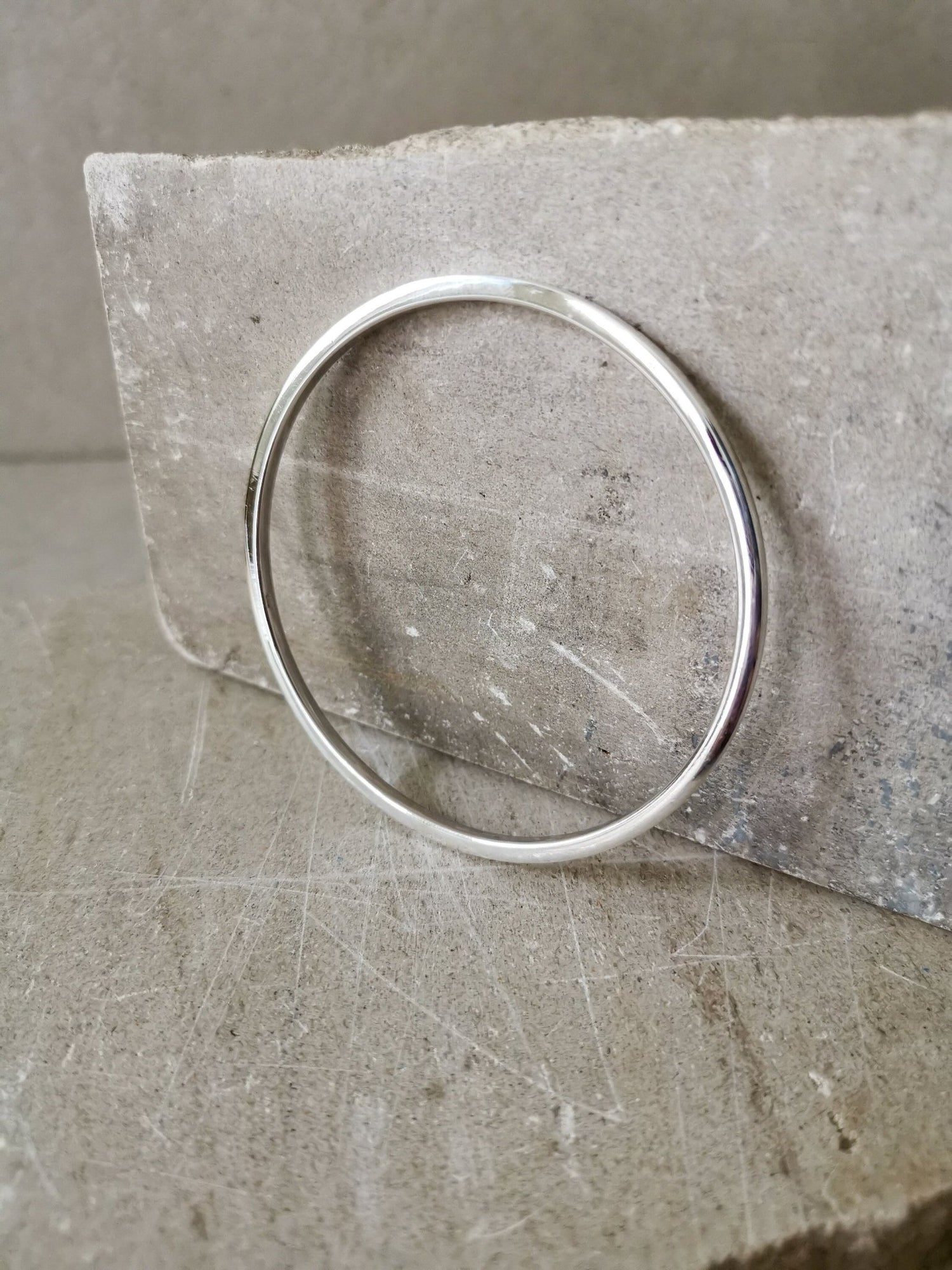 Schlichter Armreif aus 925 Silber, Armreif aus massivem Sterling Silber, minimalistischer dünner Armreif - CocosyBerlin