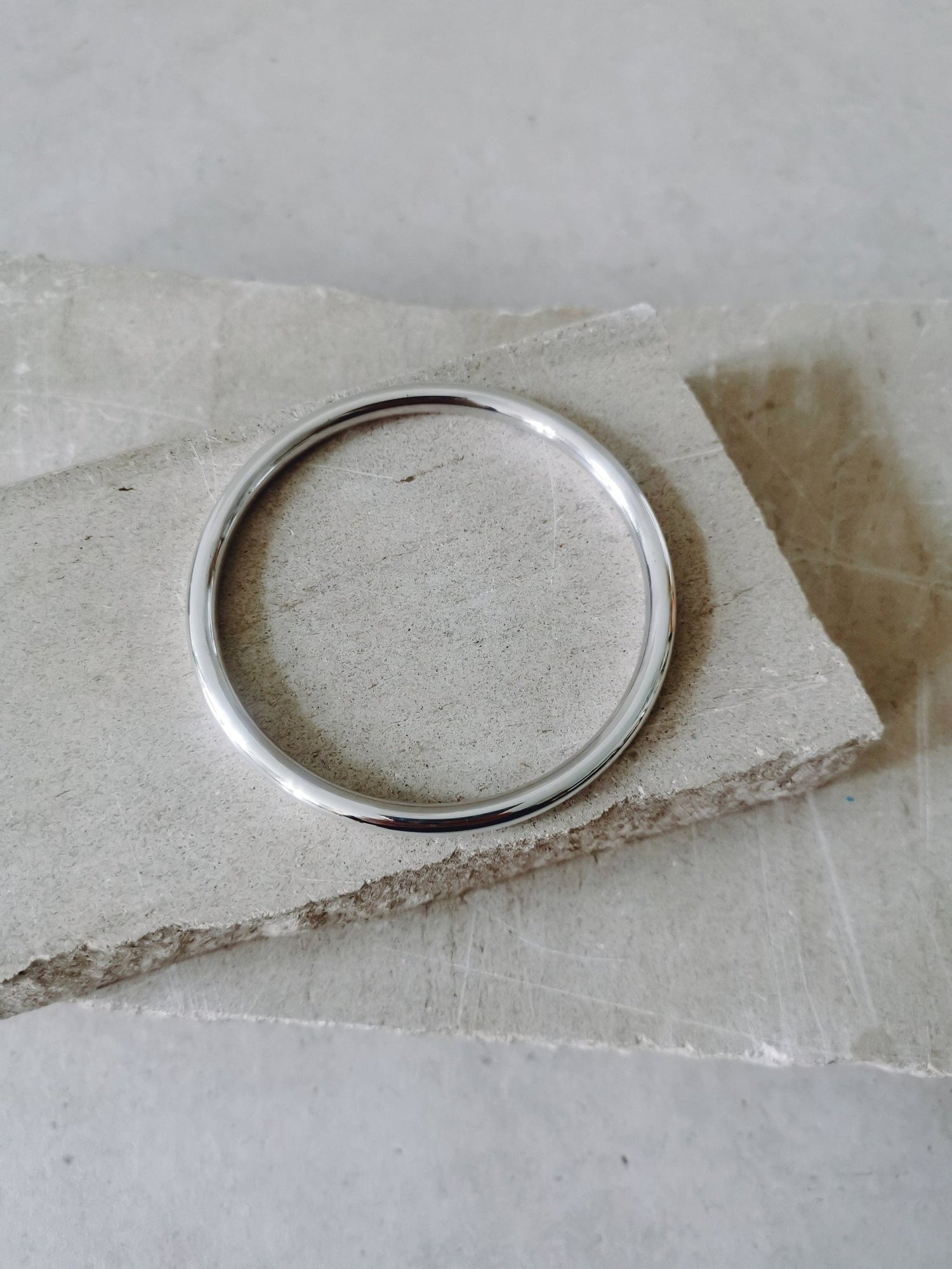 Schlichter minimalistischer Silber - Armreif aus 925 Sterling Silber , Statement Silber Armband - CocosyBerlin