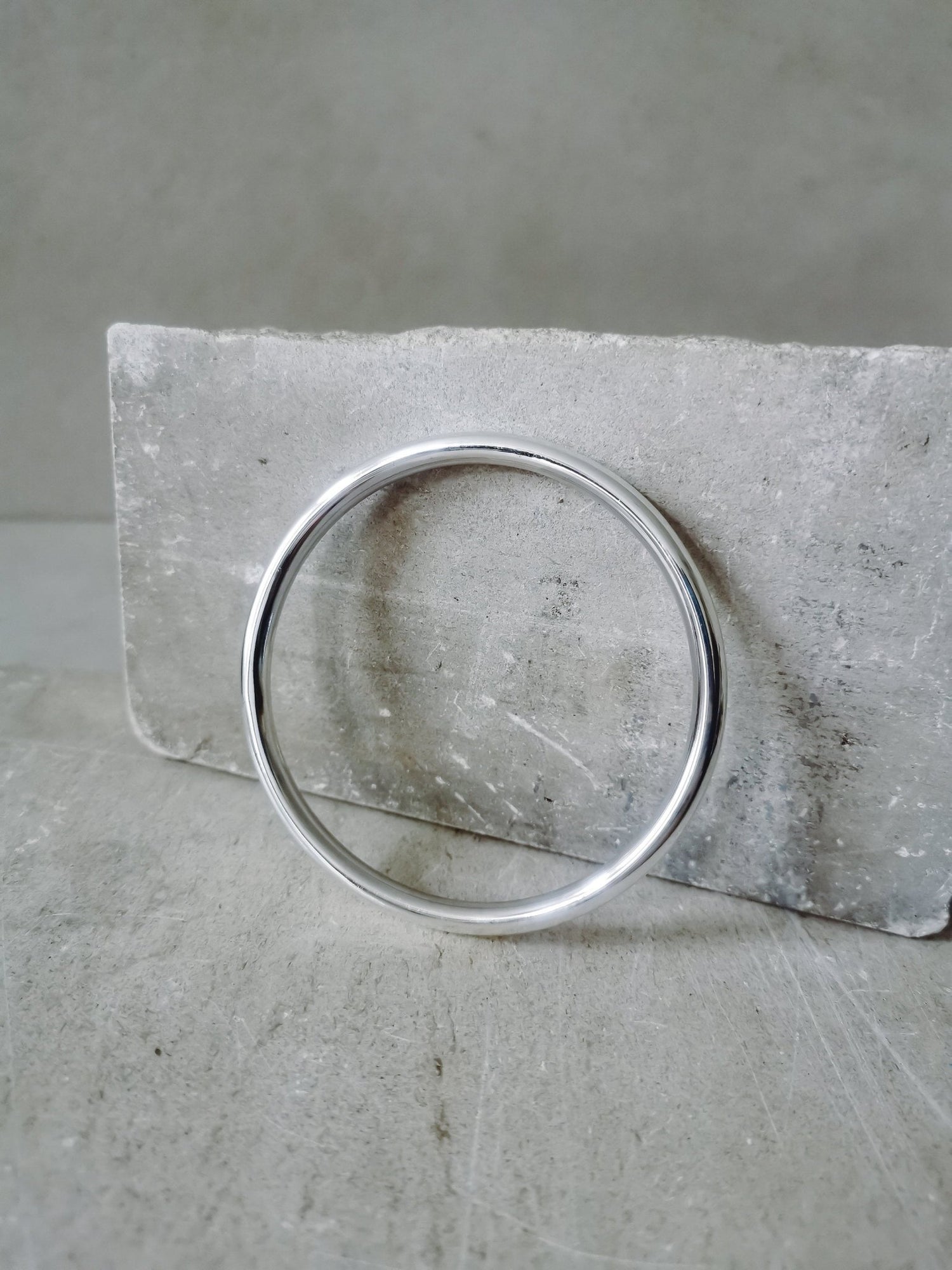 Schlichter minimalistischer Silber - Armreif aus 925 Sterling Silber , Statement Silber Armband - CocosyBerlin