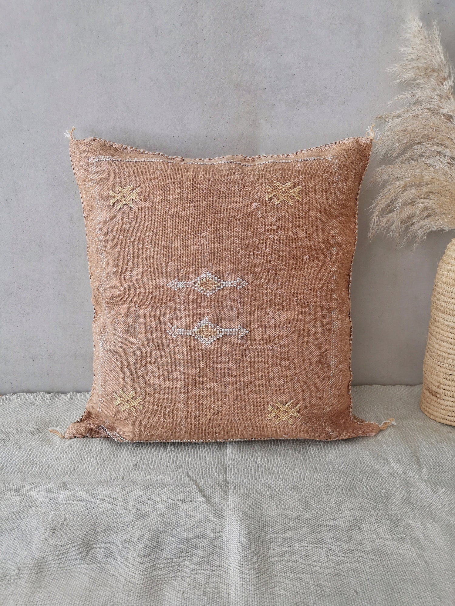 Boho Berber Kissenhülle, Boho Kissen aus Marokko, Marokkanisches Kissen aus Sabra Seide, Vintage Farbe, Kelim 50x50cm Bohokissen Marrakesc