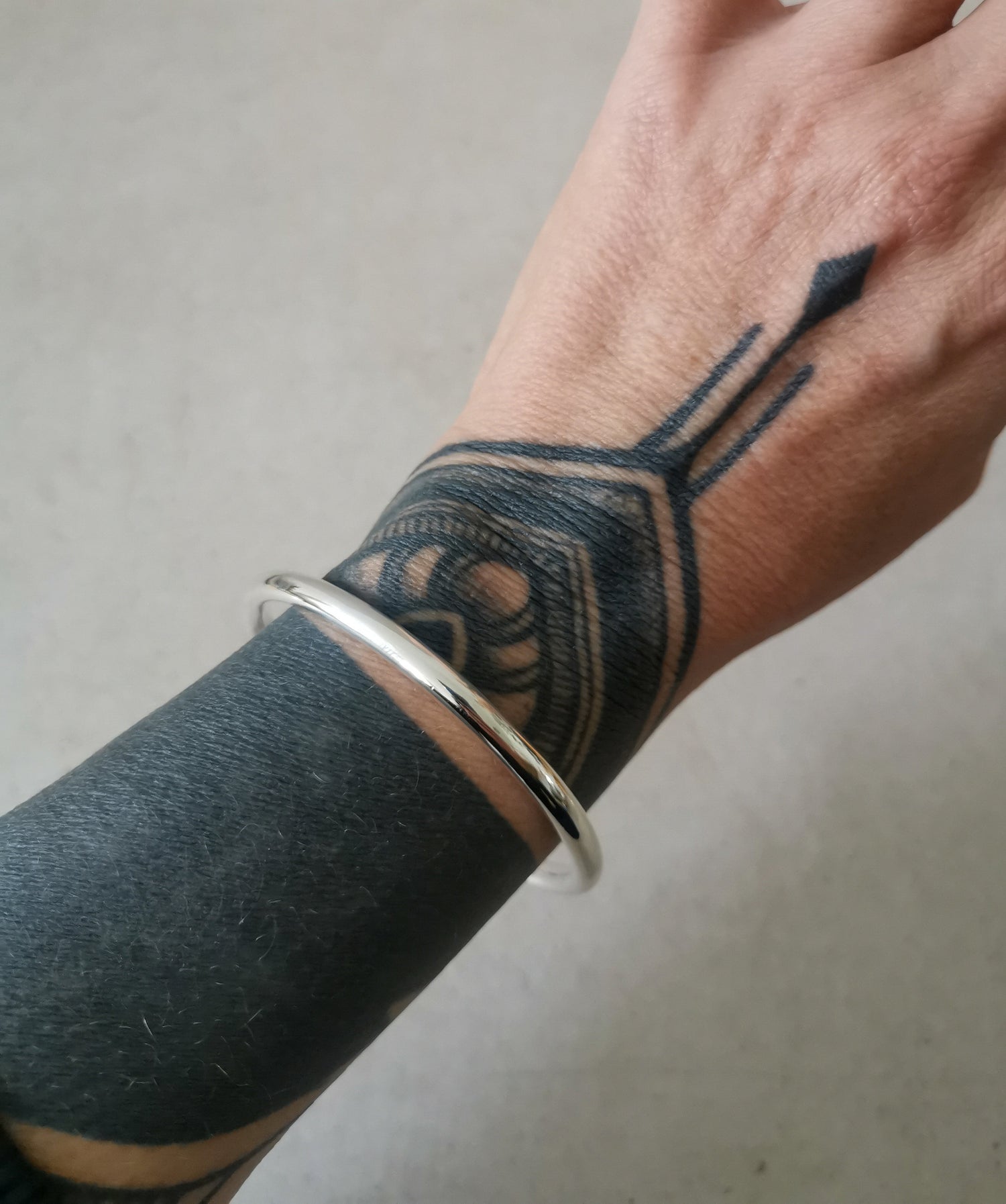 Schlichter Sterling Silber Armreif, Statement Armband, pure 925 Silber Armreif, Tribal Ethno Armreif