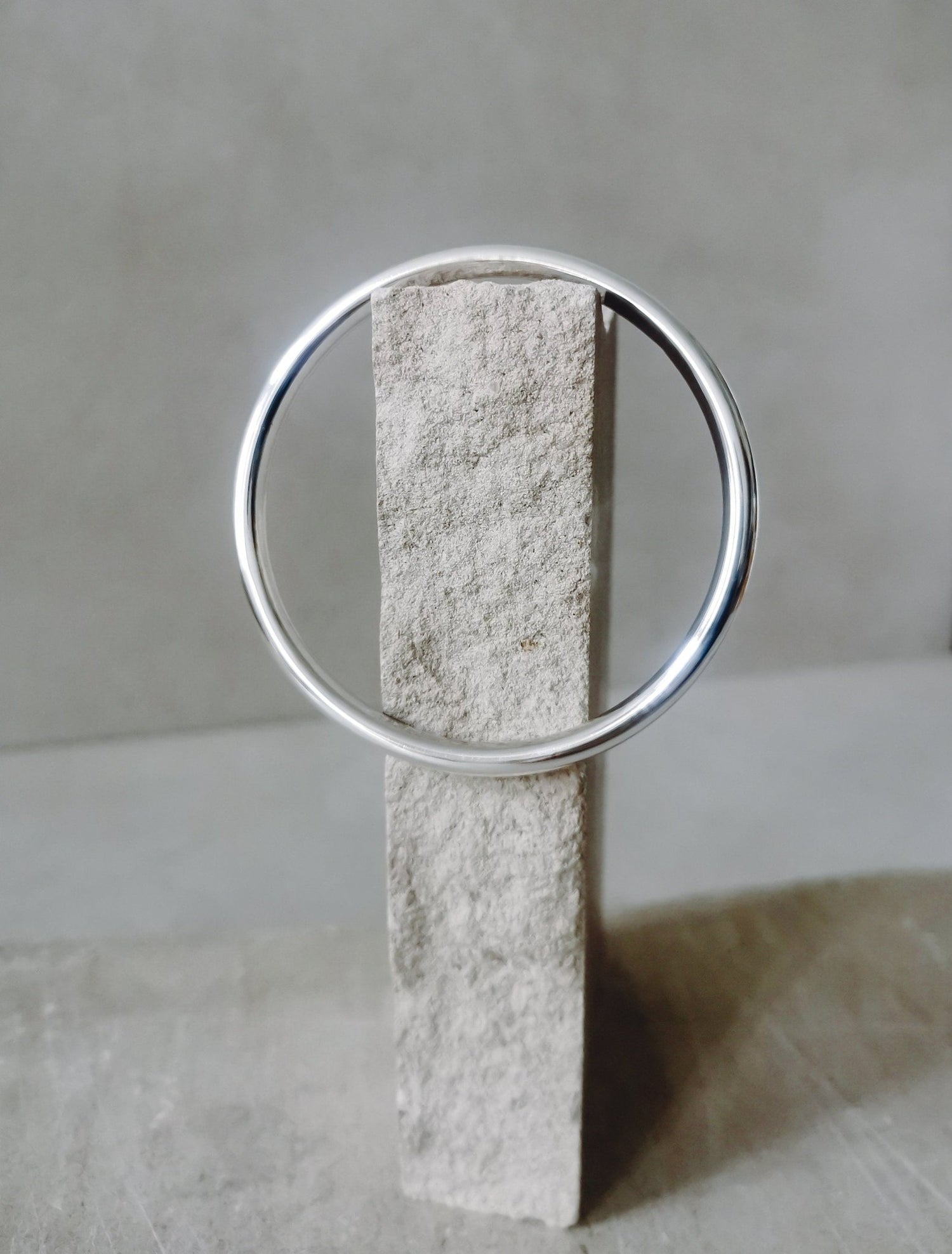 Schlichter minimalistischer Silber - Armreif aus 925 Sterling Silber , Statement Silber Armband - CocosyBerlin