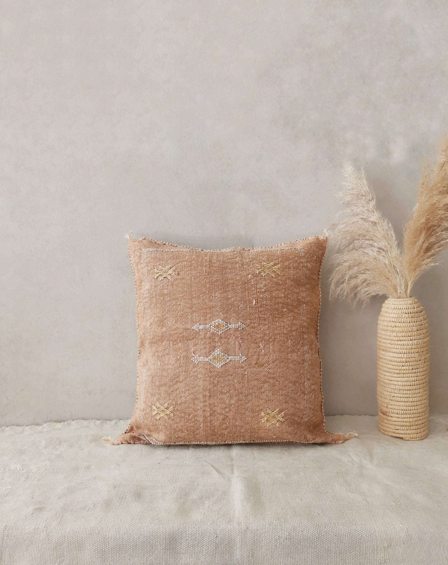 Boho Berber Kissenhülle, Boho Kissen aus Marokko, Marokkanisches Kissen aus Sabra Seide, Vintage Farbe, Kelim 50x50cm Bohokissen Marrakesc