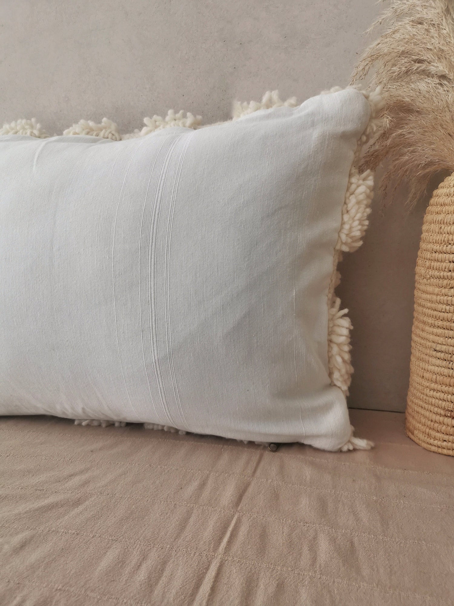 Boho Kissenbezug 60x40 cm aus Wolle, Kissen mit minimalistischem Design, Kissenhülle Checkered, Schachbrett Muster, Creme Farbe