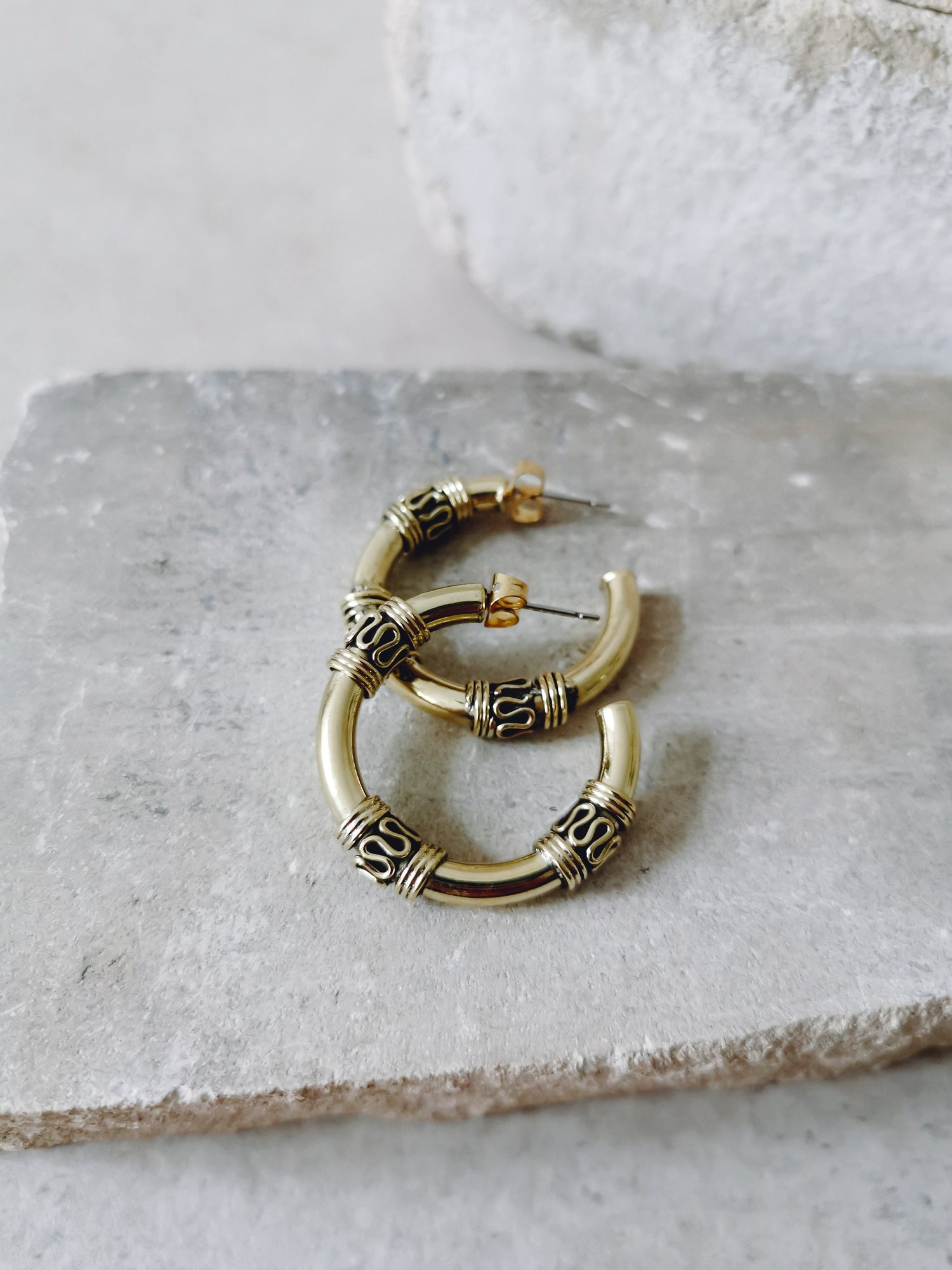 Boucles d'oreilles créoles Bali épaisses 30 mm, 40 mm, 50 mm, créoles larges minimalistes, boucles d'oreilles à tige ouvertes en laiton