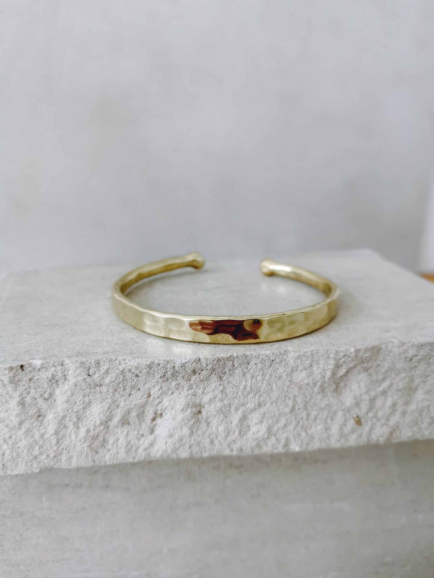 Bracelet large en laiton doré, réglable, jonc en laiton massif, martelé or, jonc empilable